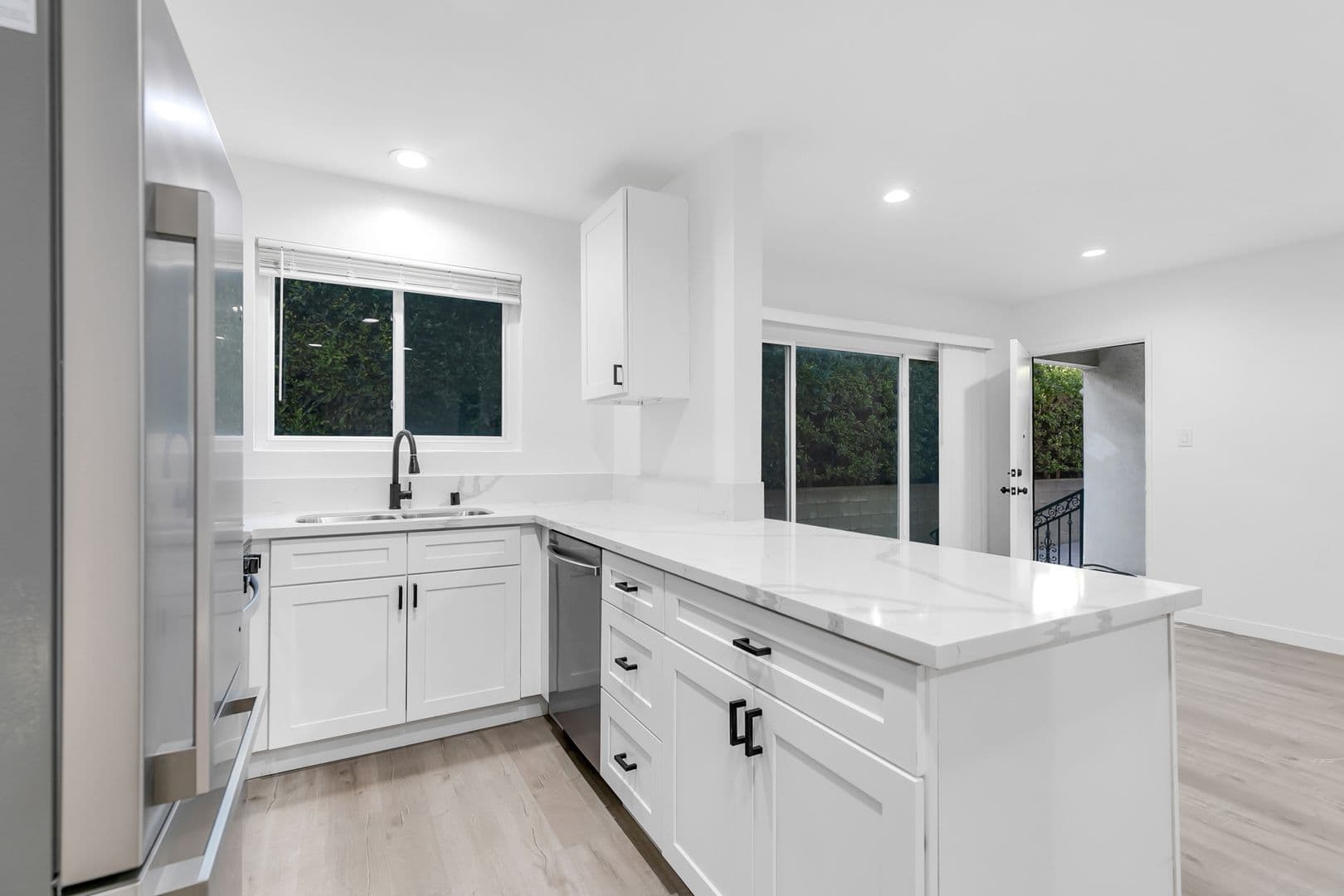 Los Angeles Apartment: 1138 Cardiff Avenue