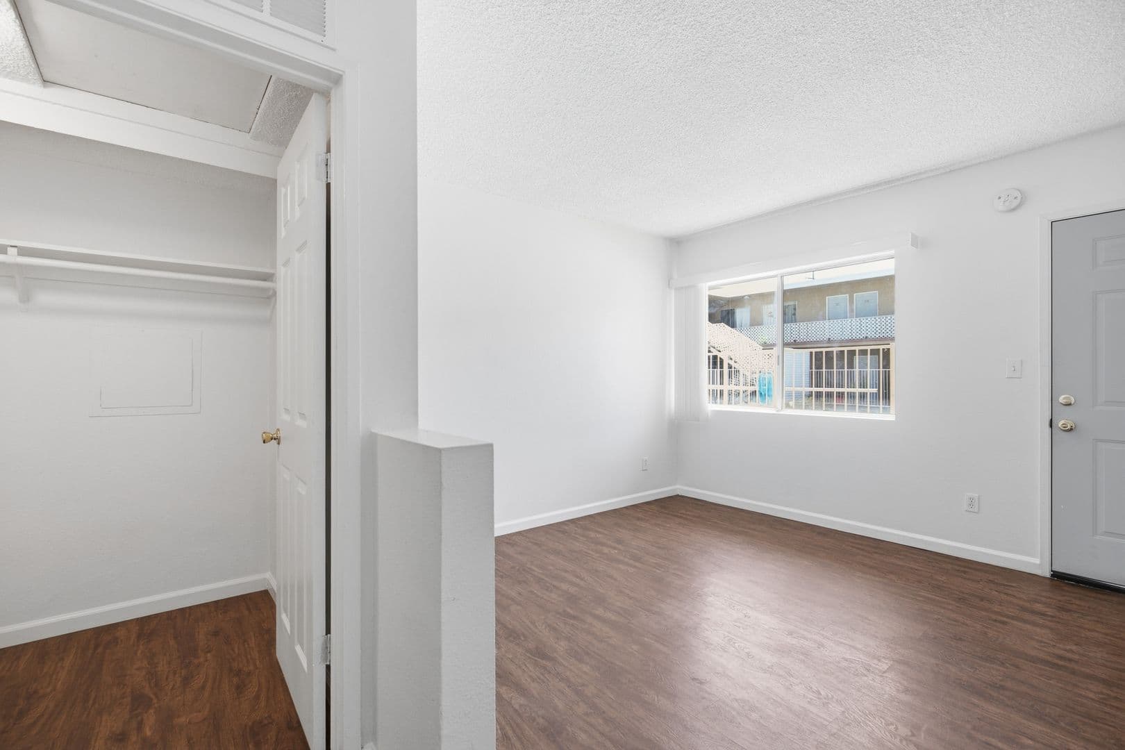Pomona Apartment: 475 E Foothill Blvd