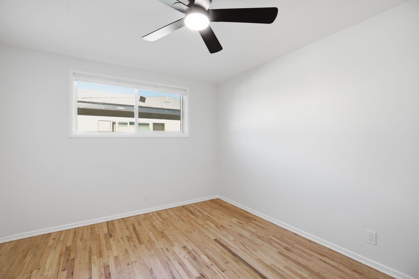 Sherman Oaks Apartment: 14620-14626 Magnolia Blvd