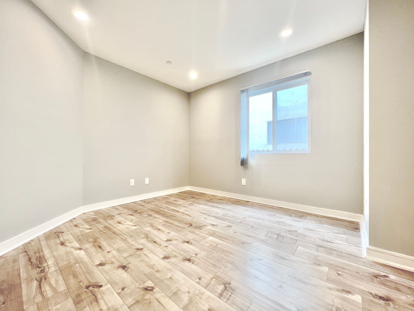 Los Angeles Apartment: 4461 Rosewood Avenue