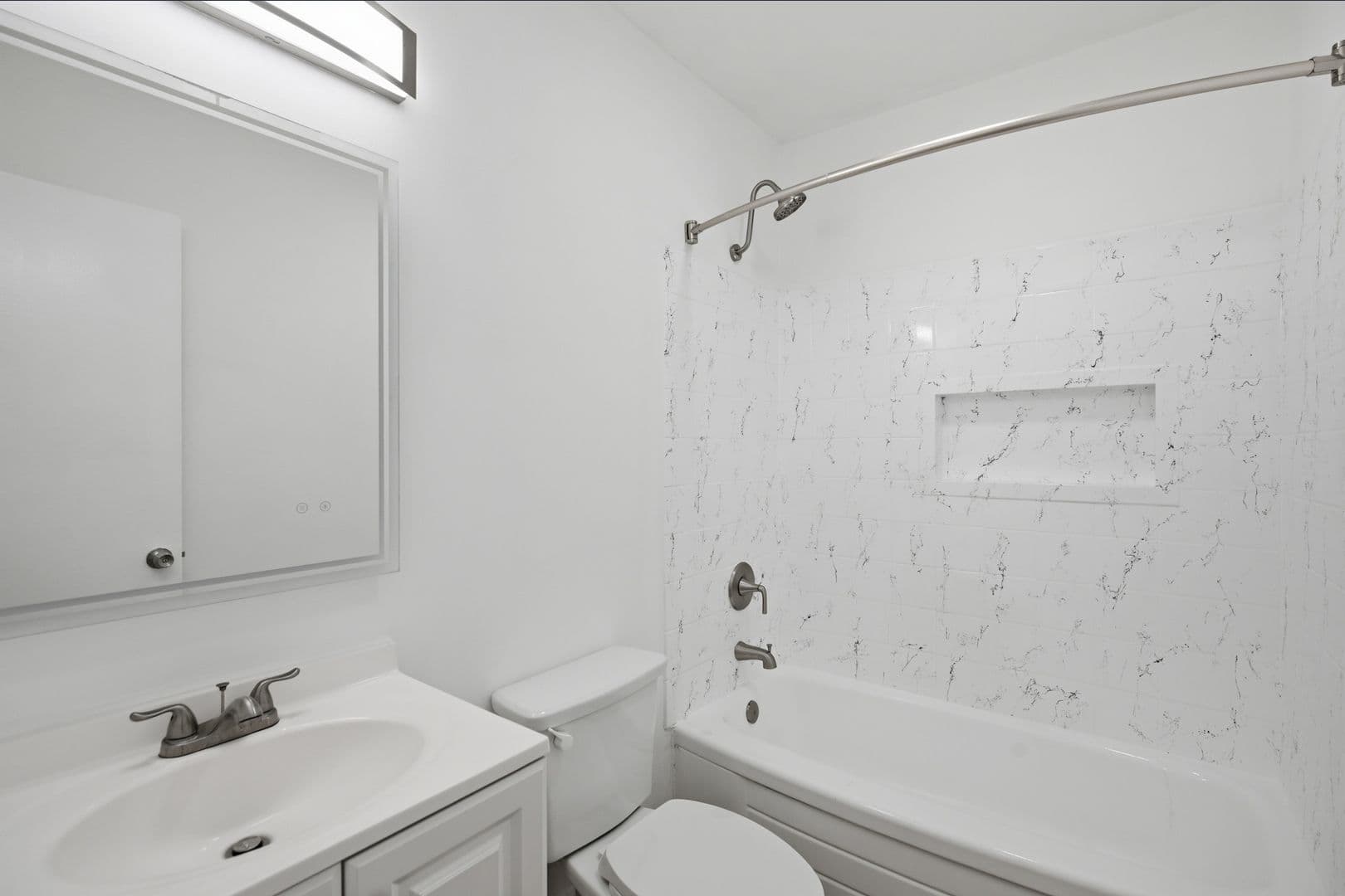 Reseda Apartment: 6632 Darby Ave