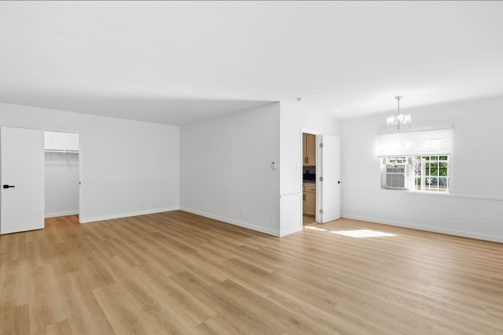 Los Angeles Apartment: 1138 Cardiff Avenue