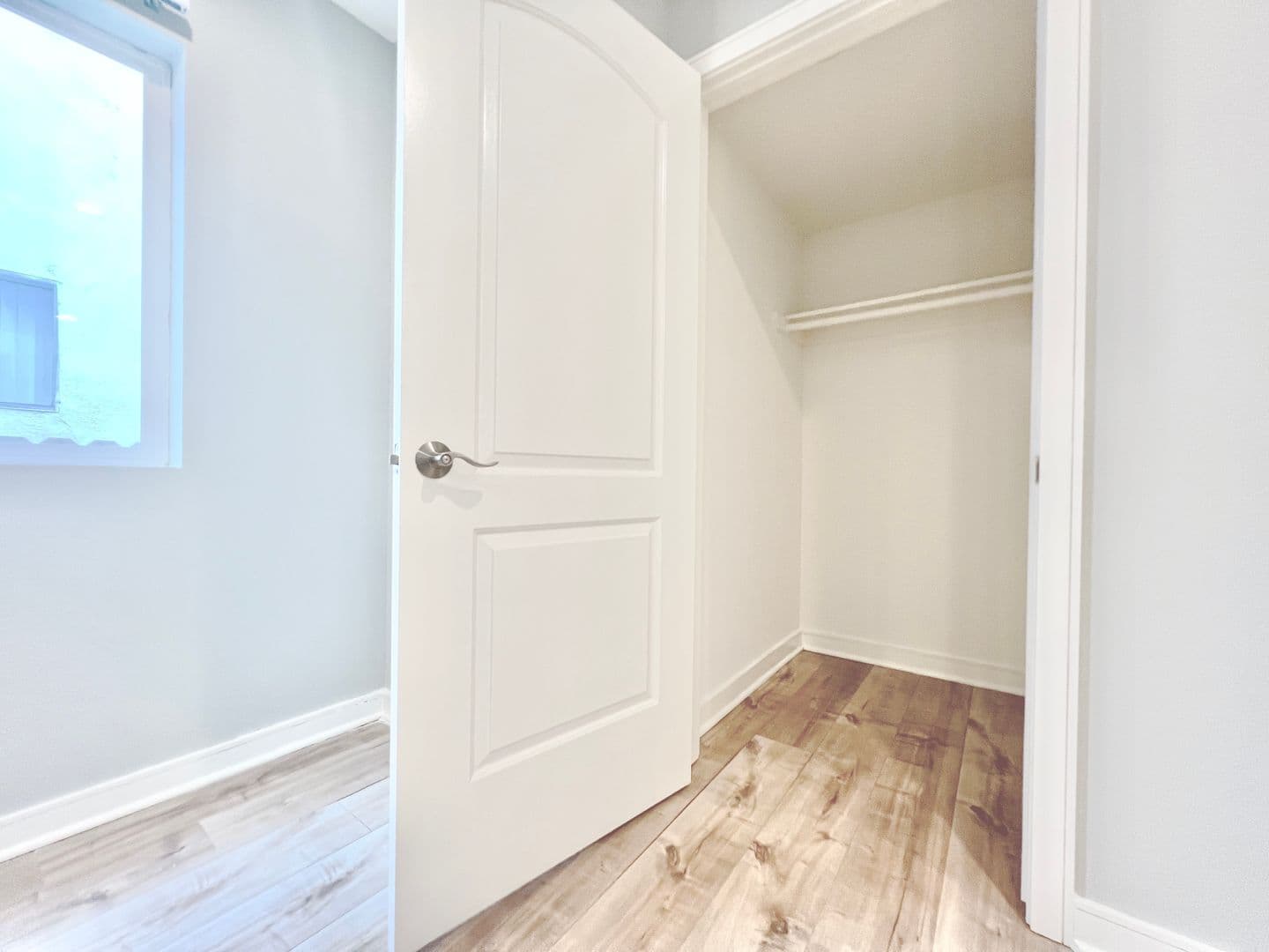 Los Angeles Apartment: 4461 Rosewood Avenue