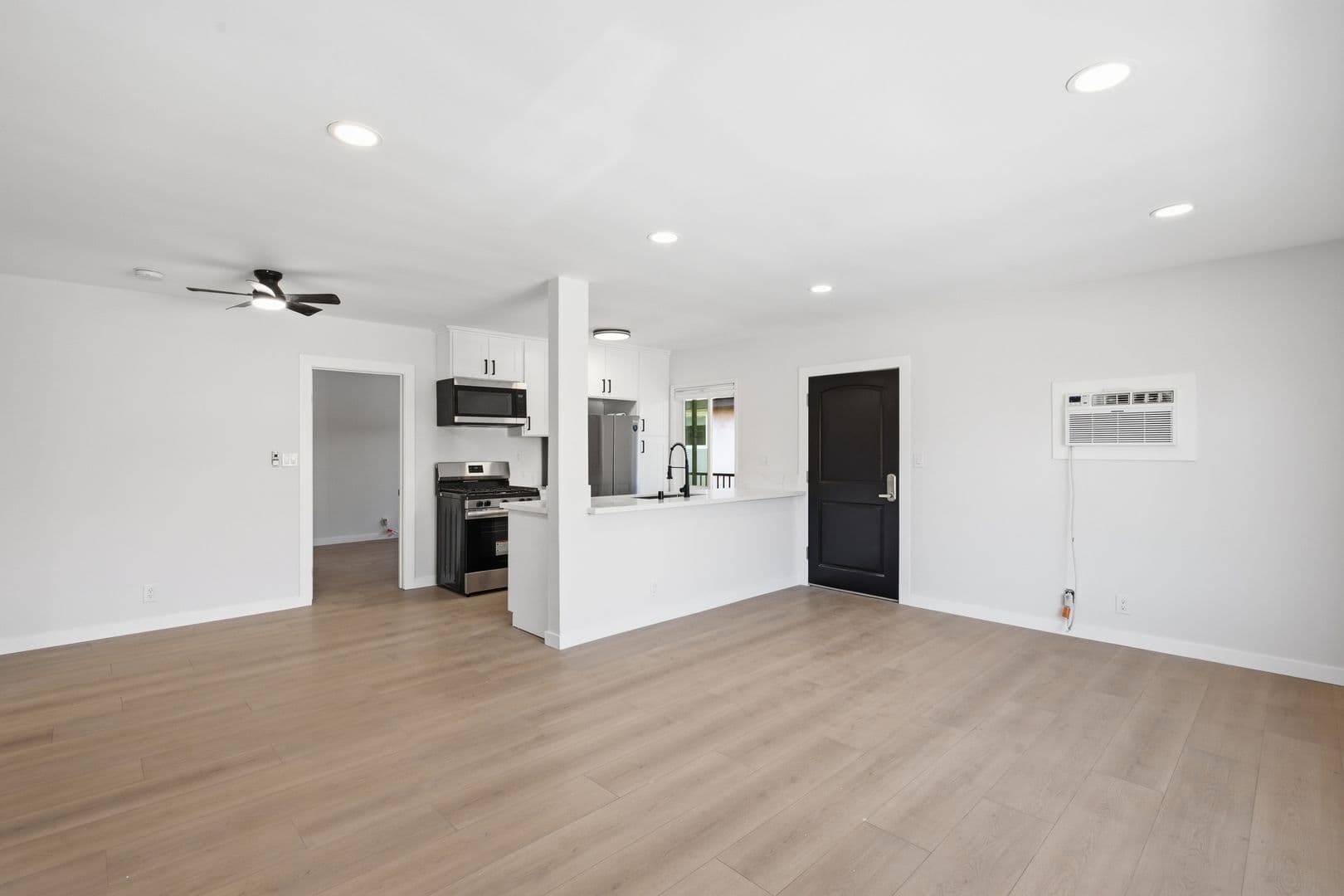 Sherman Oaks Apartment: 14620-14626 Magnolia Blvd