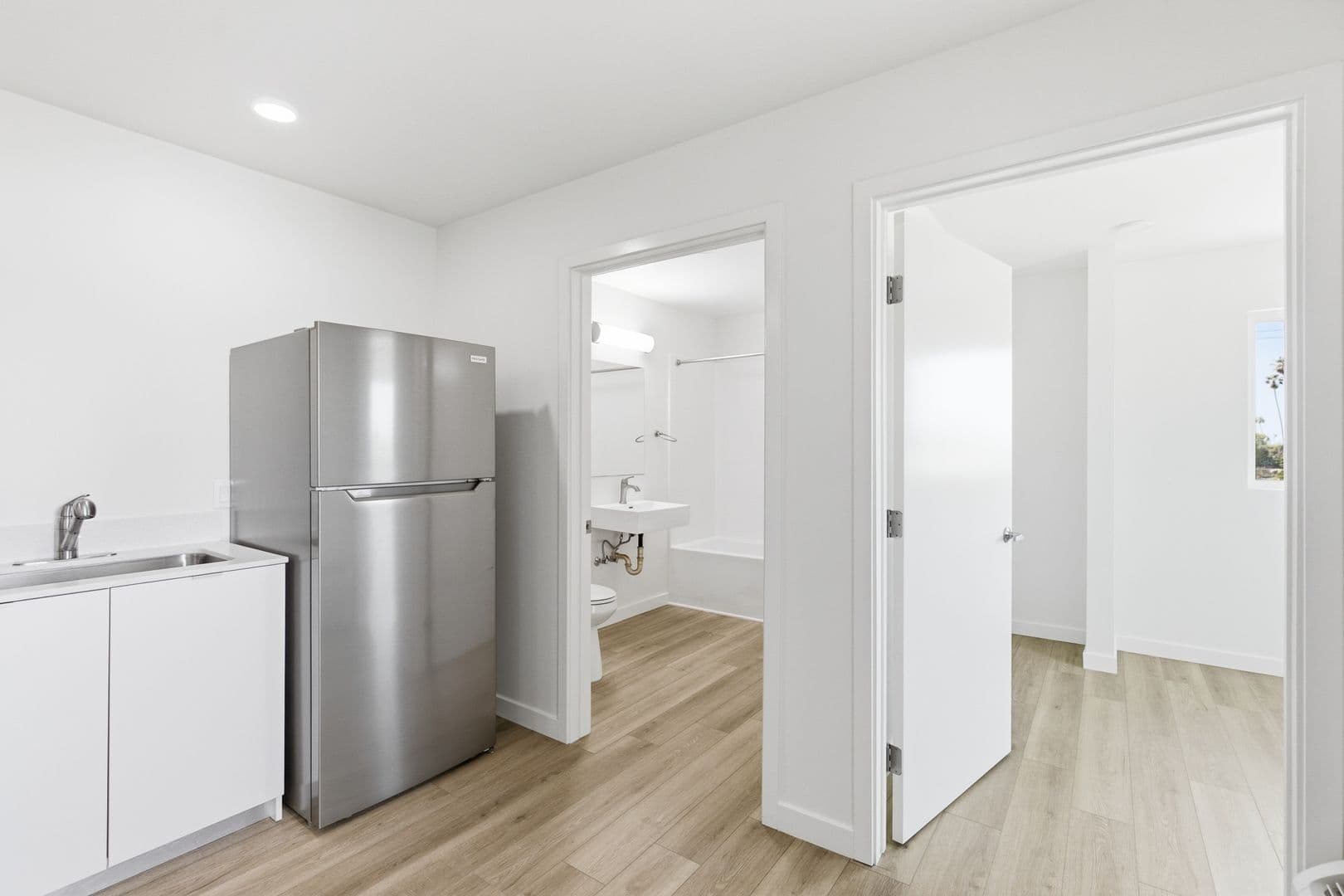 Los Angeles Apartment: 7655 San Pedro Street