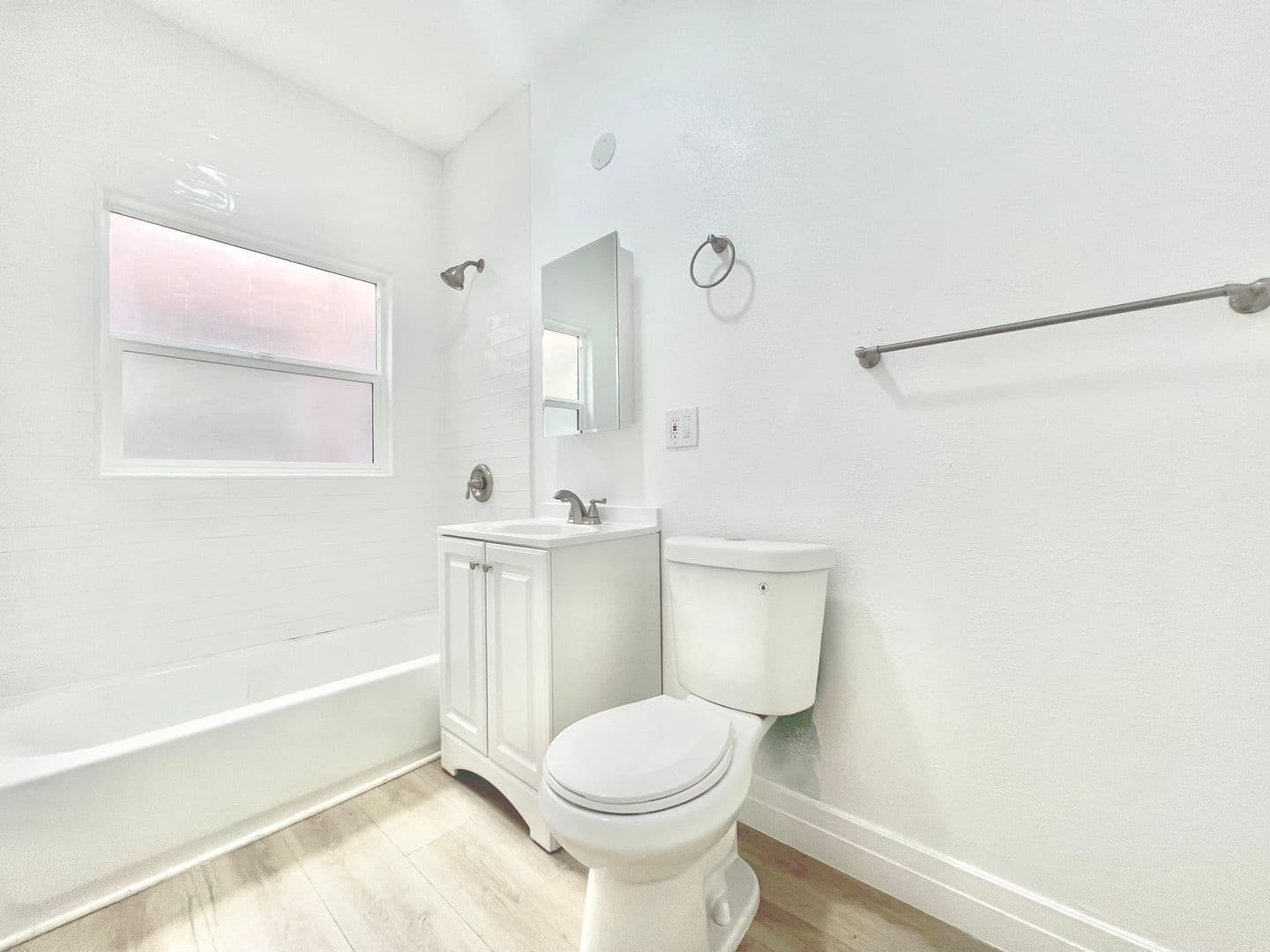 Los Angeles Apartment: 707 W 48th Street