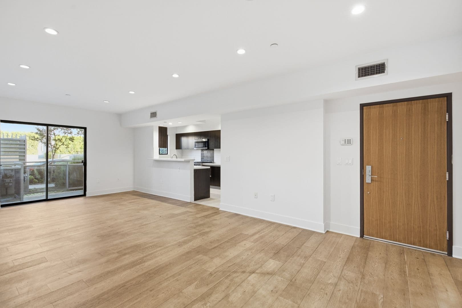 Los Angeles Apartment: 843 N Fuller Avenue