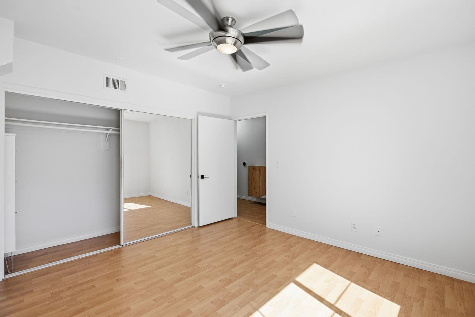 Sherman Oaks House: 4854 Coldwater Canyon Avenue #103