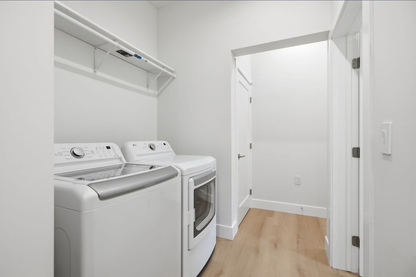 Sherman Oaks Apartment: 14007 Moorpark Street