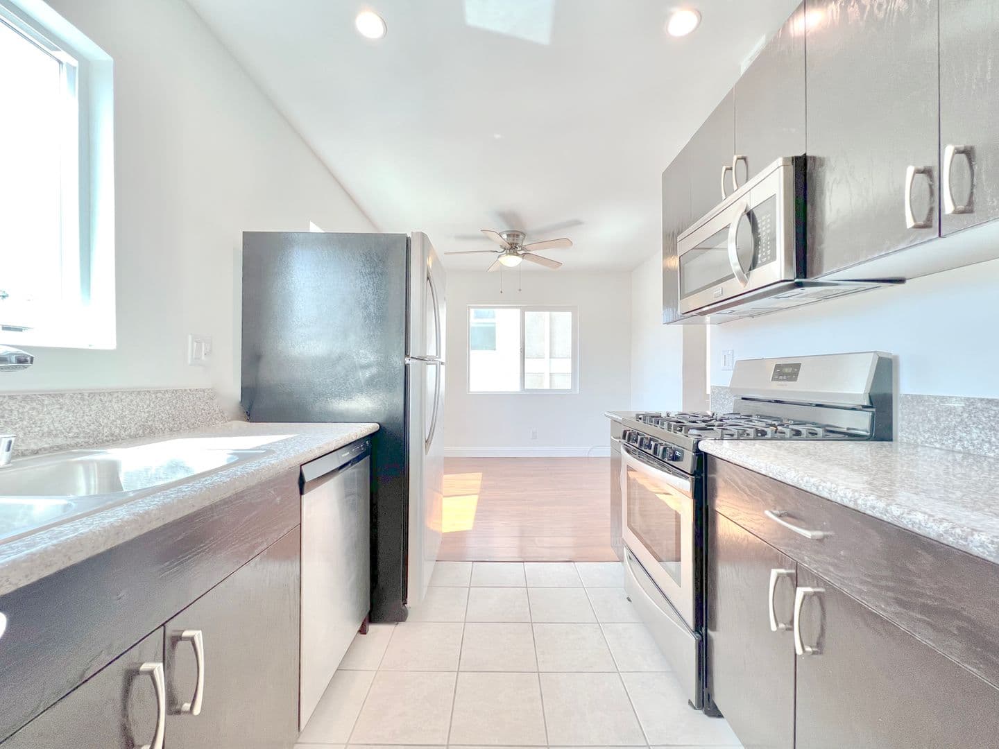 Los Angeles Apartment: 956 Elden Ave
