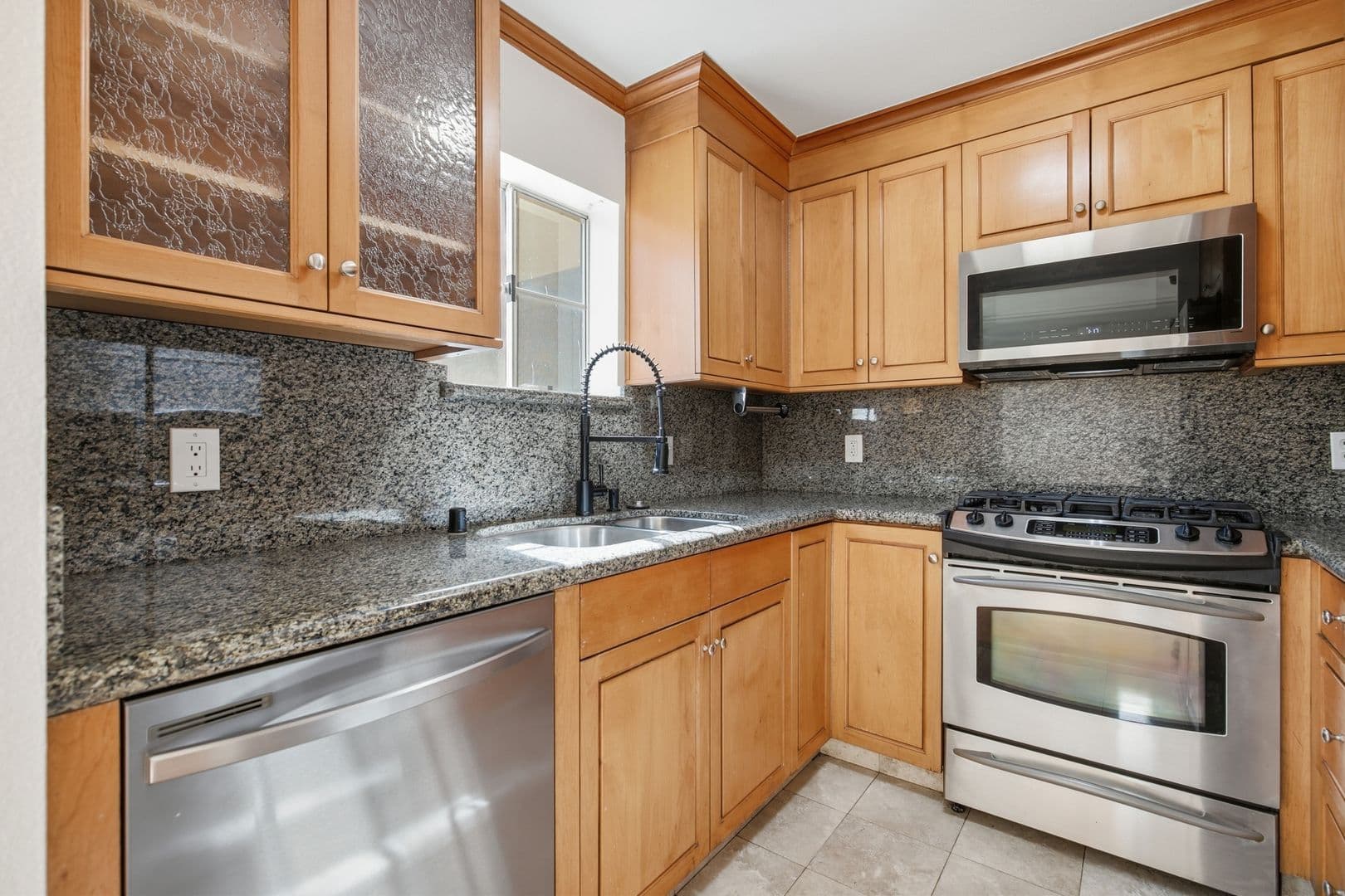 Sherman Oaks House: 4854 Coldwater Canyon Avenue #103