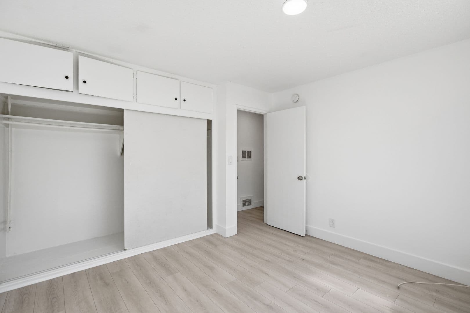 Los Angeles Apartment: 3318 Drew Street