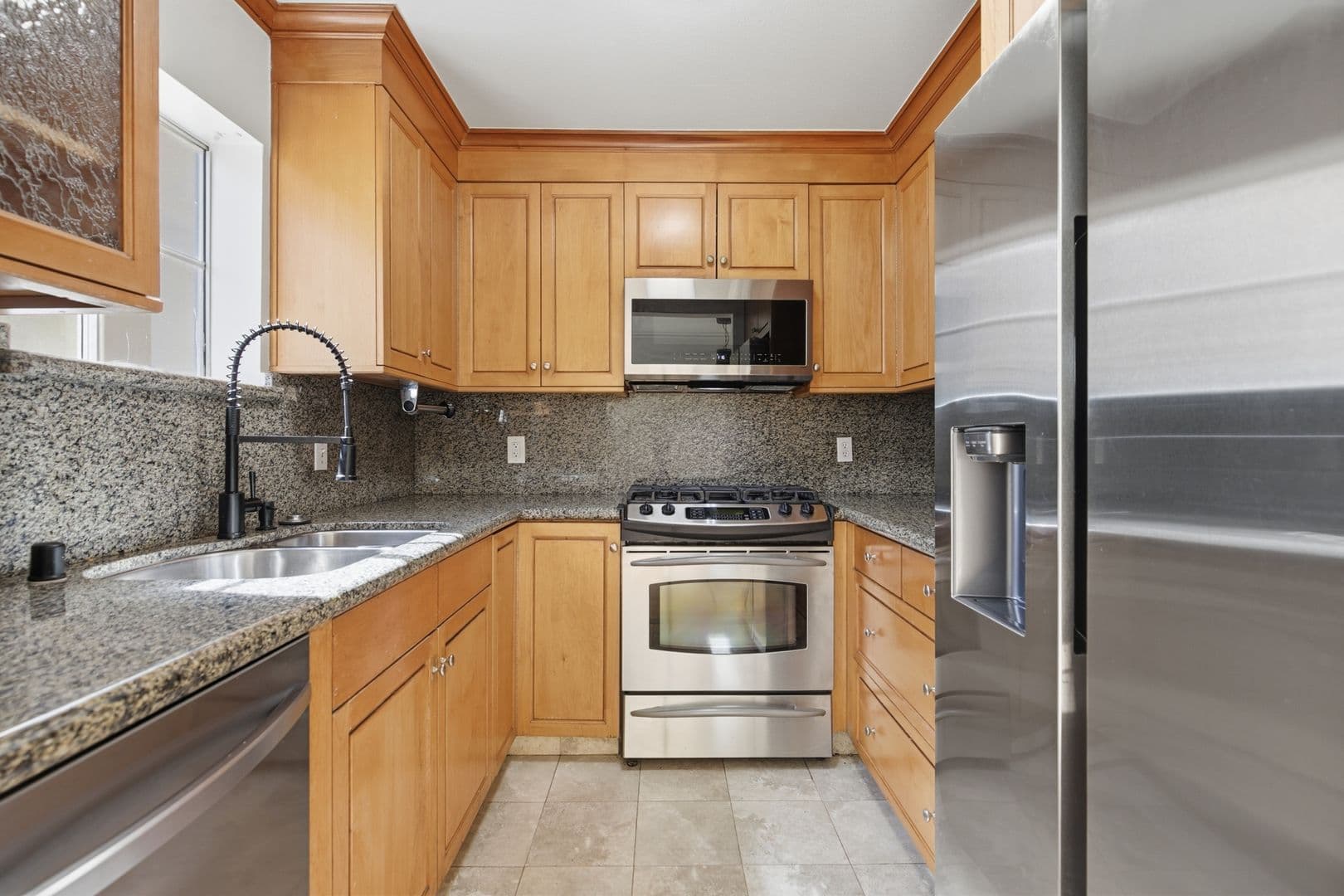 Sherman Oaks House: 4854 Coldwater Canyon Avenue #103