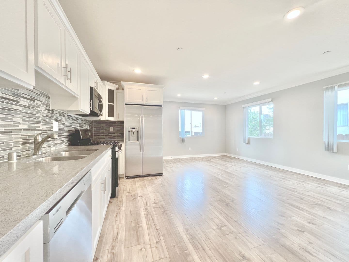 Los Angeles Apartment: 4461 Rosewood Avenue