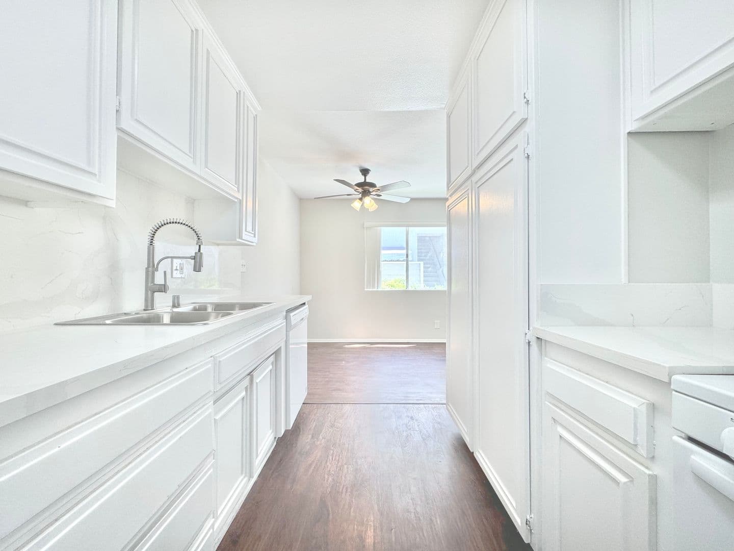 Sherman Oaks Apartment: 14455 Dickens St
