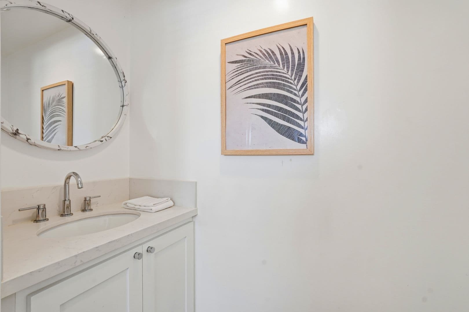 Venice Apartment: 525 Venice Way