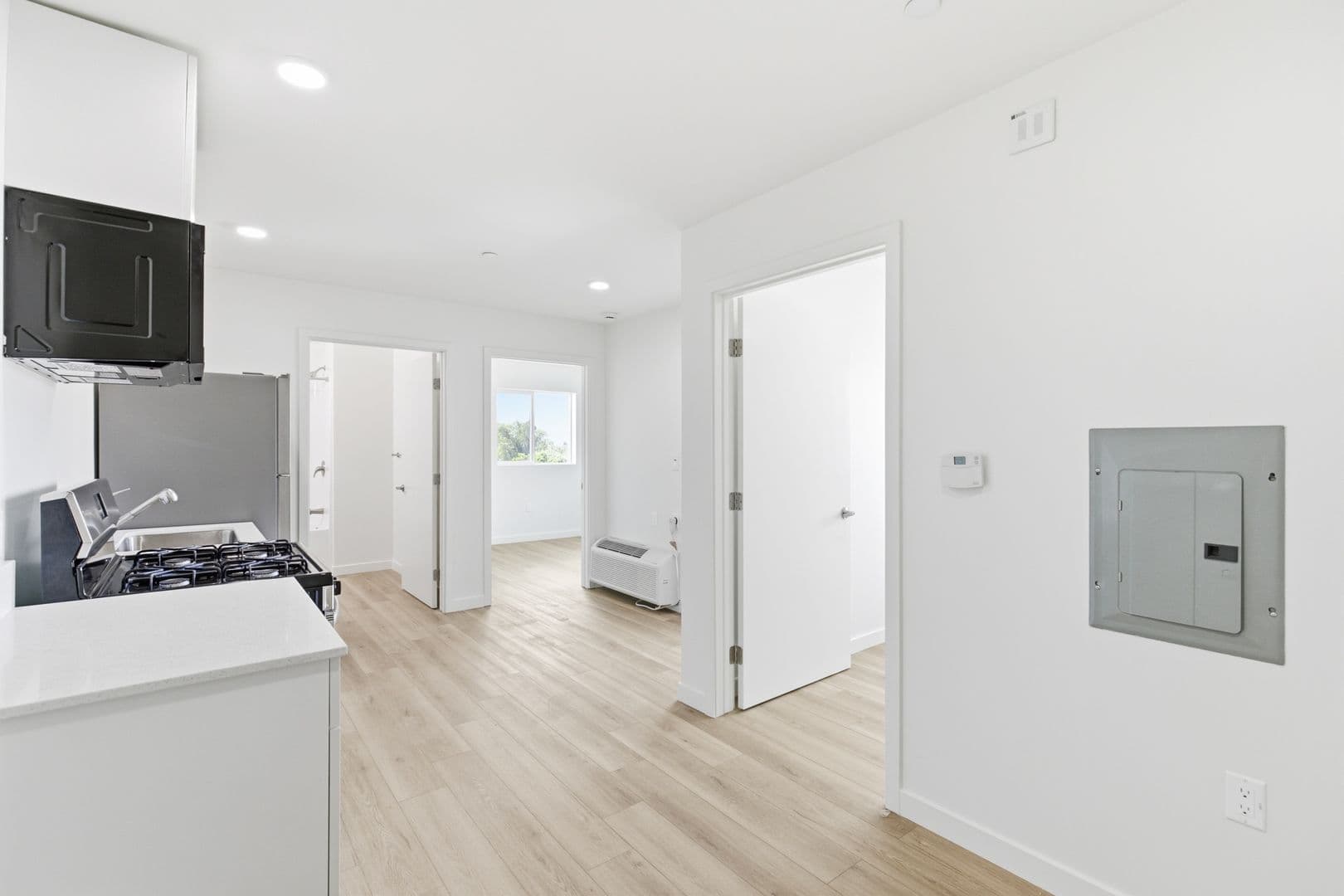 Los Angeles Apartment: 7655 San Pedro Street