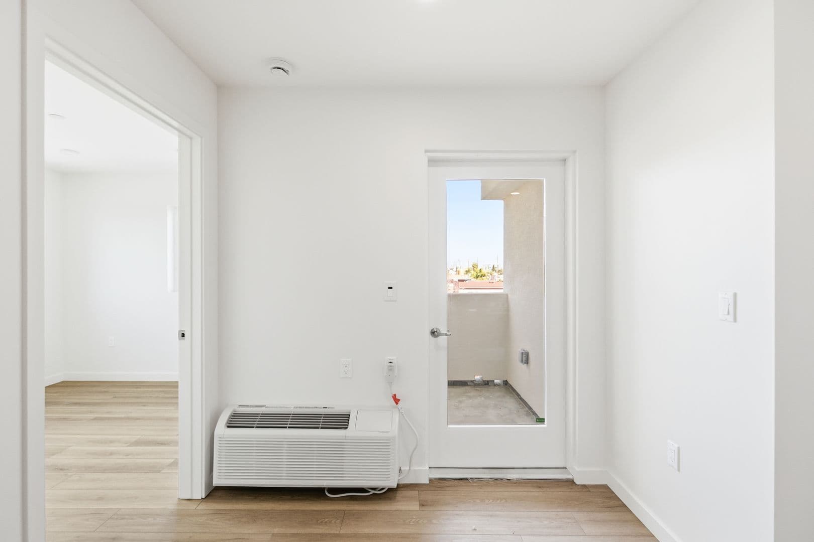 Los Angeles Apartment: 7655 San Pedro Street