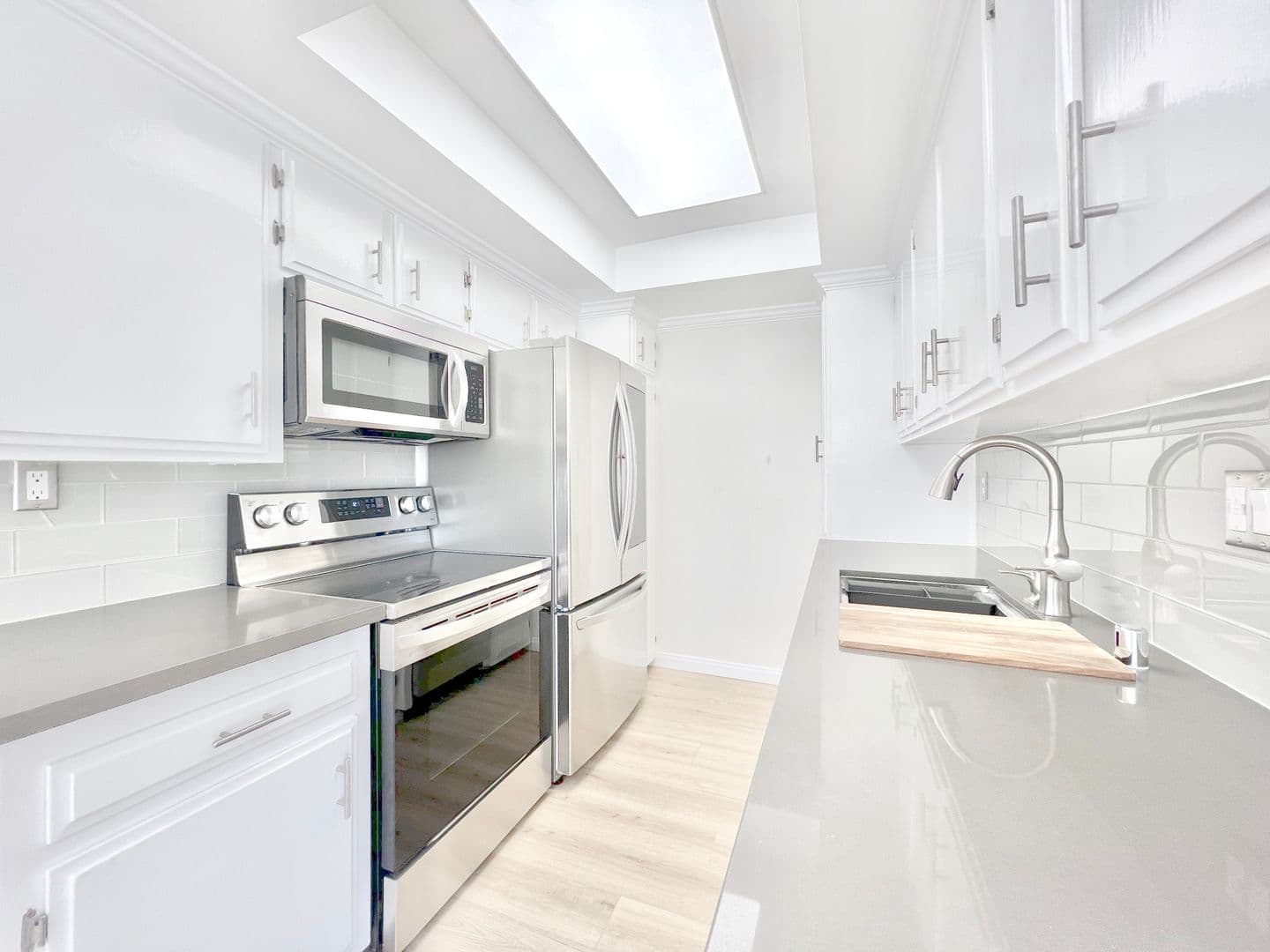 Santa Monica Apartment: 1142-1148 9th St