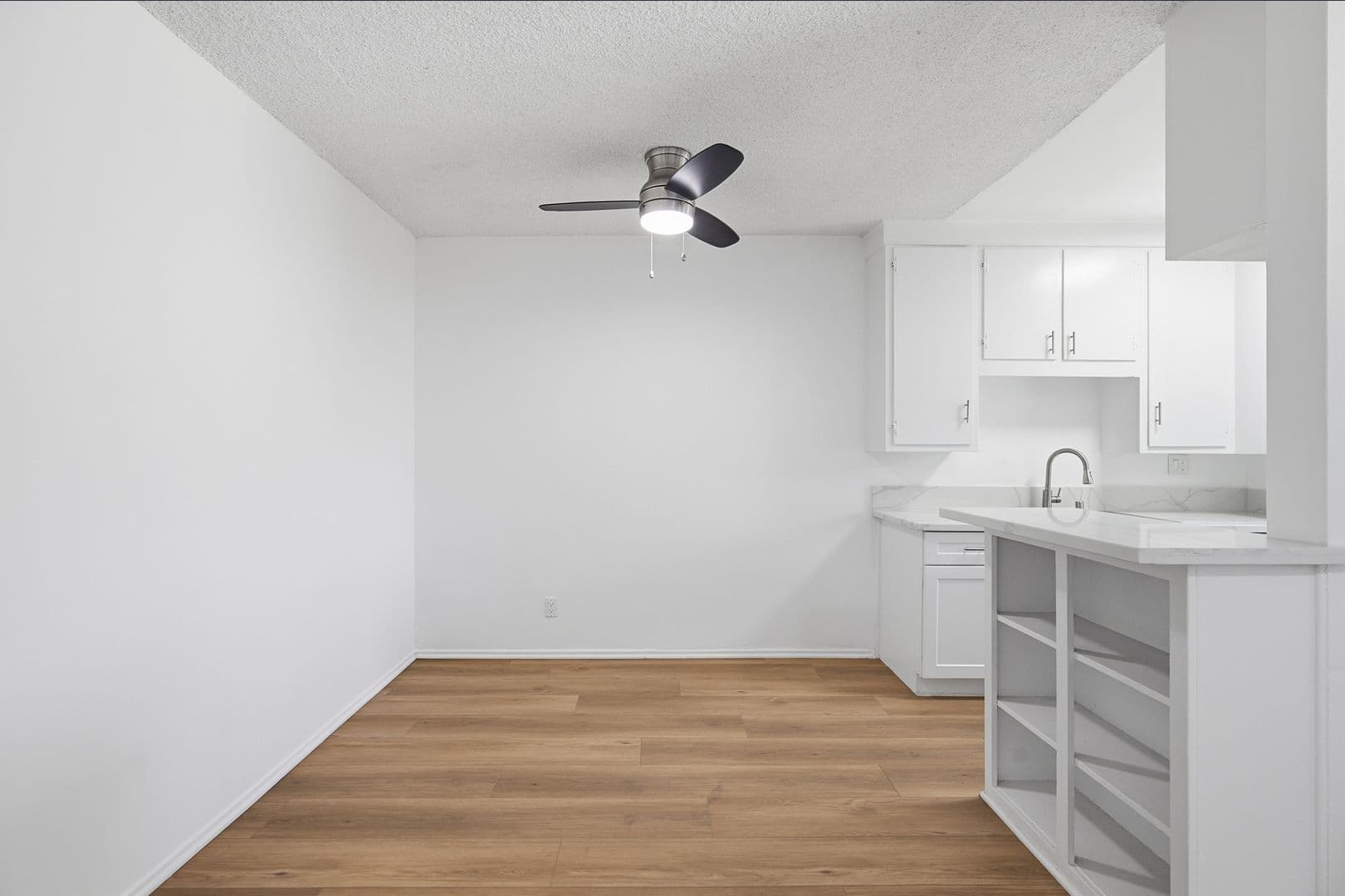 Reseda Apartment: 6632 Darby Ave