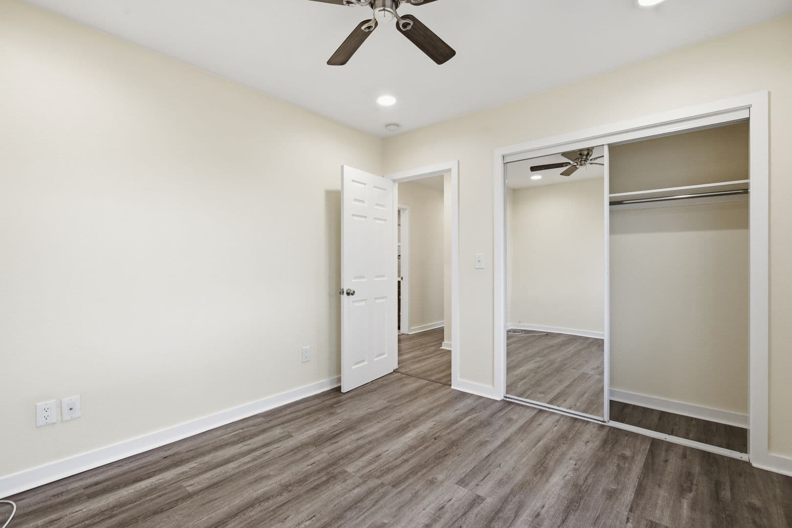 Los Angeles Apartment: 8910 S Avalon Blvd