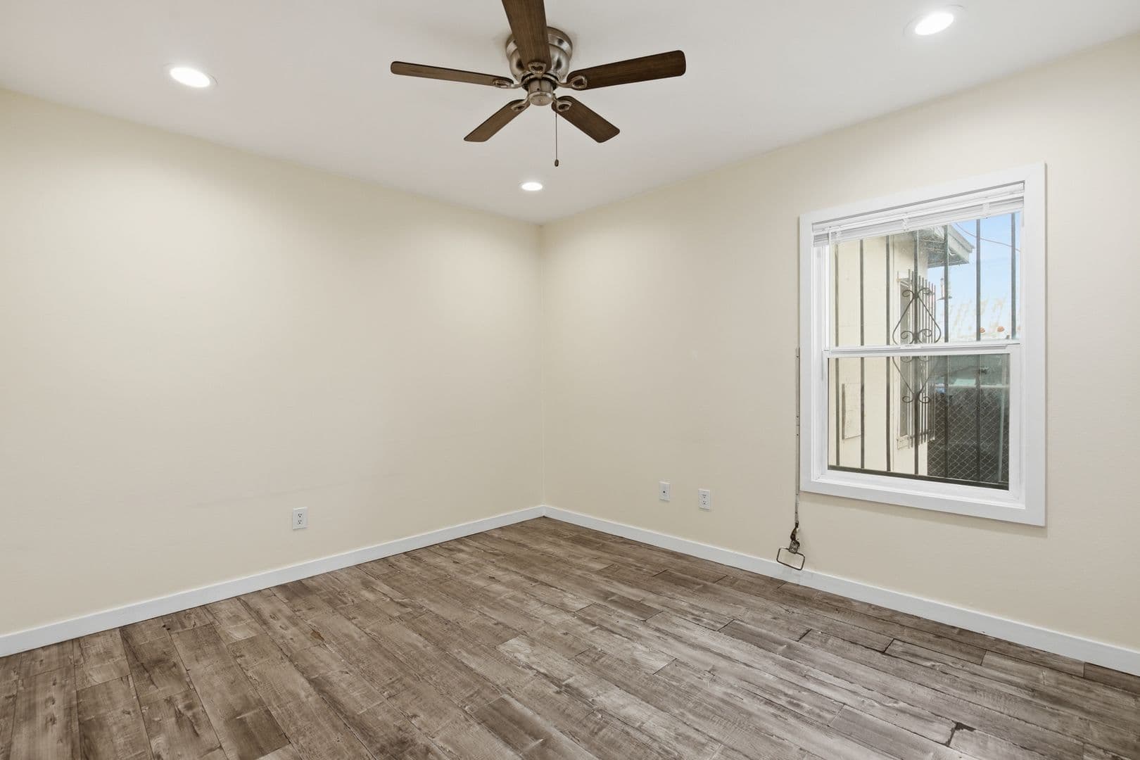 Los Angeles Apartment: 8910 S Avalon Blvd