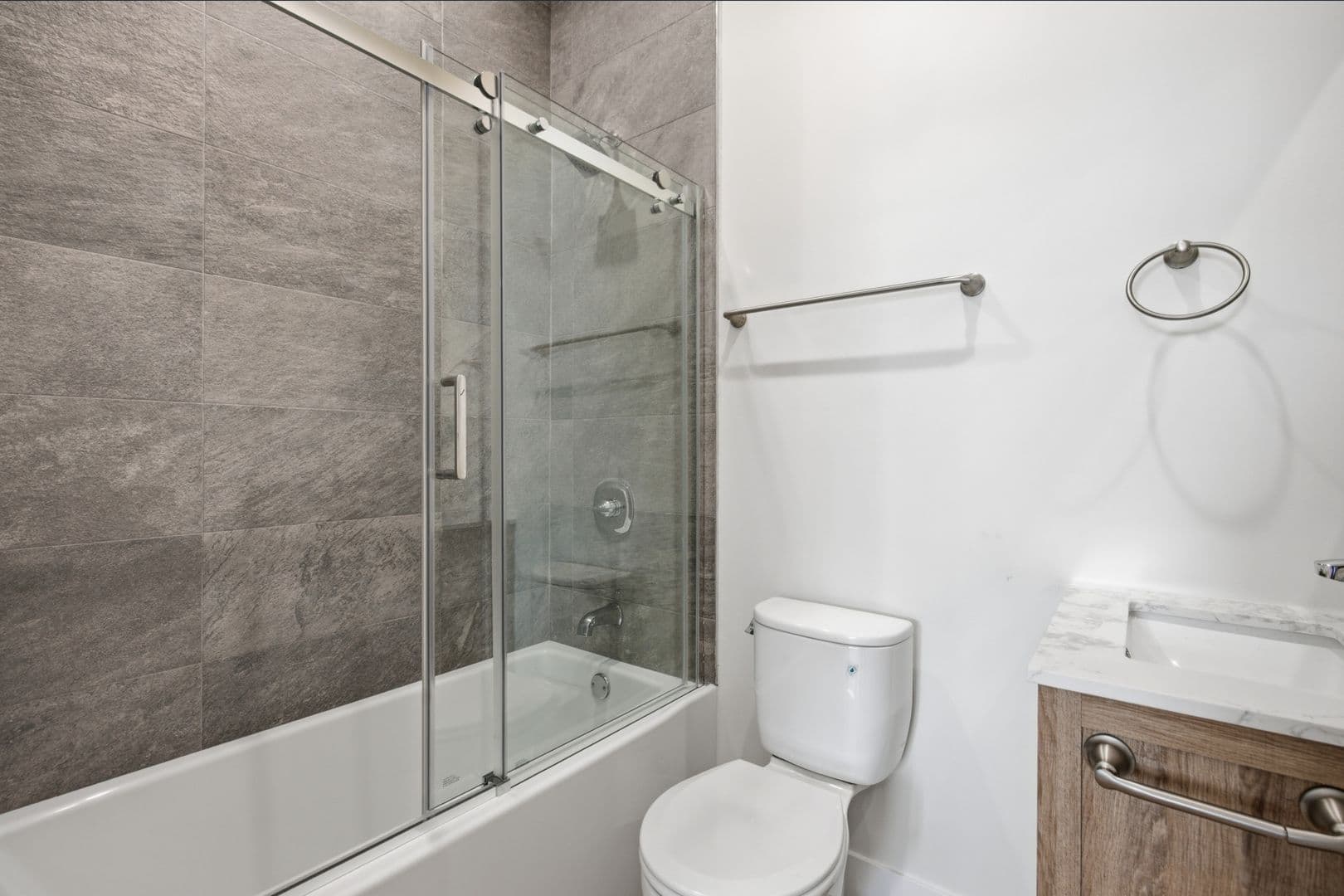 Sherman Oaks Apartment: 14007 Moorpark Street