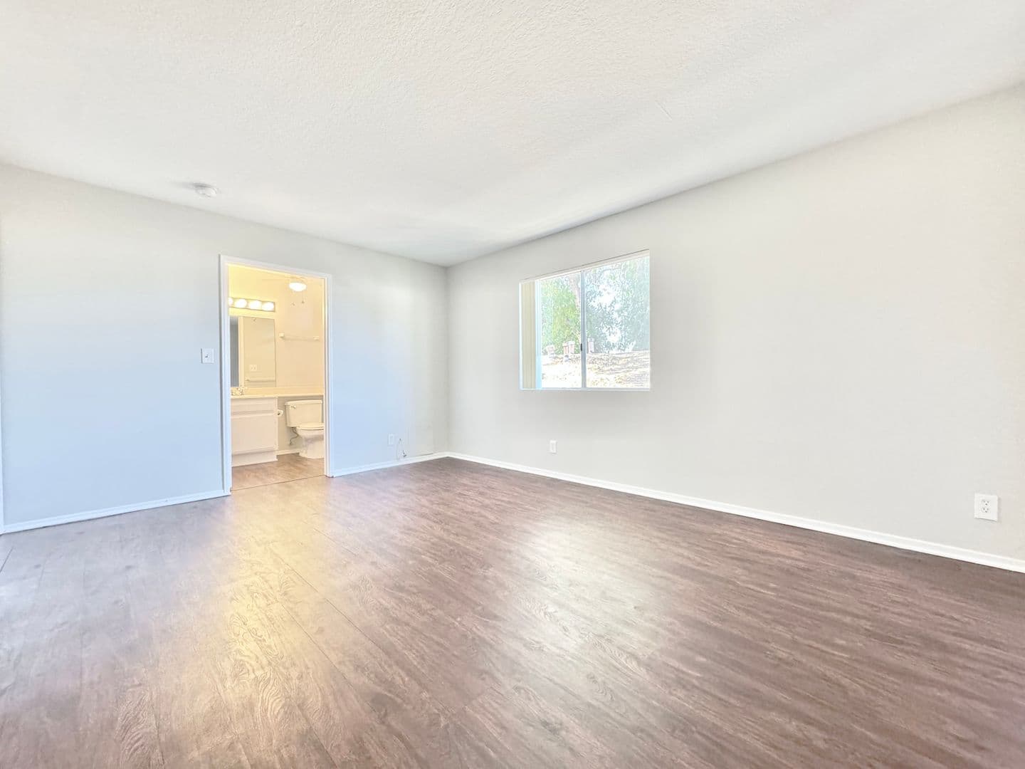 Sherman Oaks Apartment: 14455 Dickens St