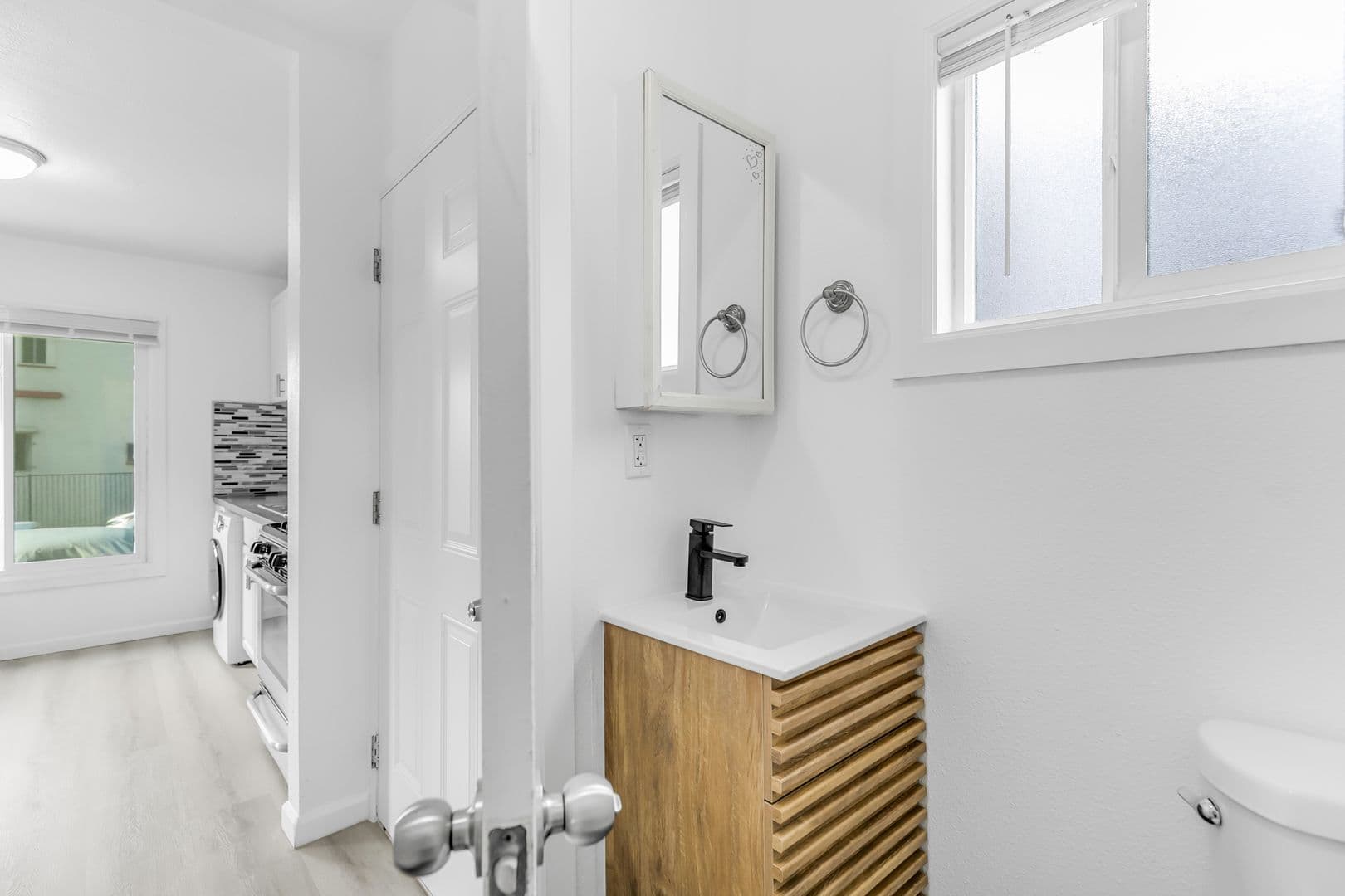 Los Angeles Apartment: 1424-1430 Echo Park Avenue