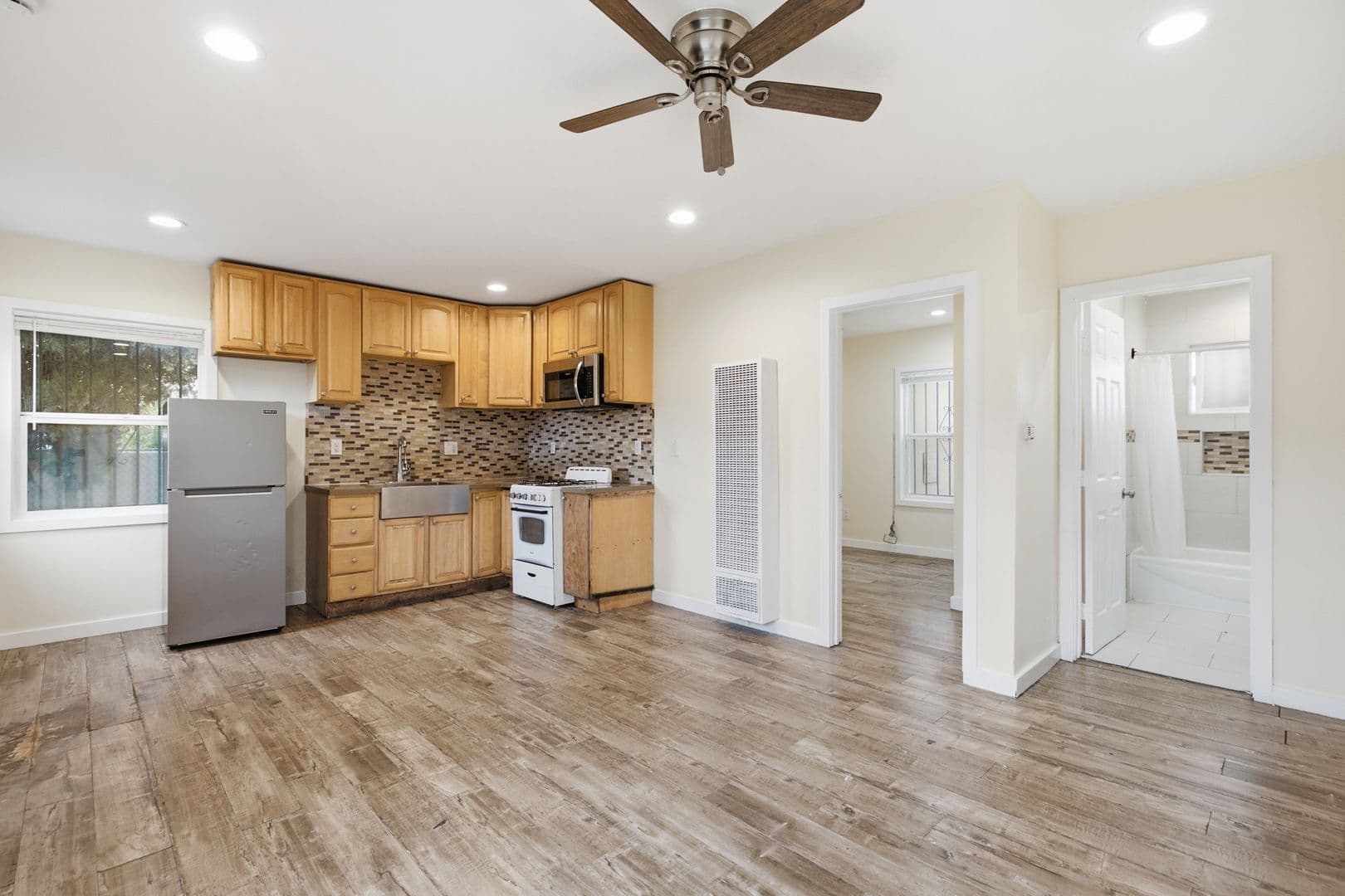 Los Angeles Apartment: 8910 S Avalon Blvd