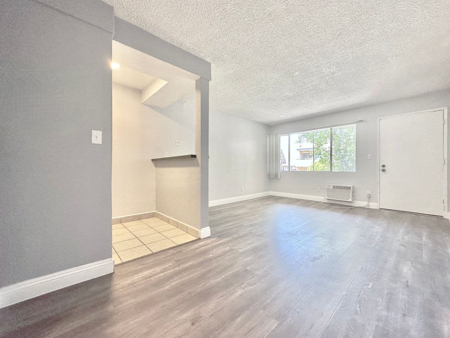 Anaheim Apartment: 2630 West Lincoln Ave