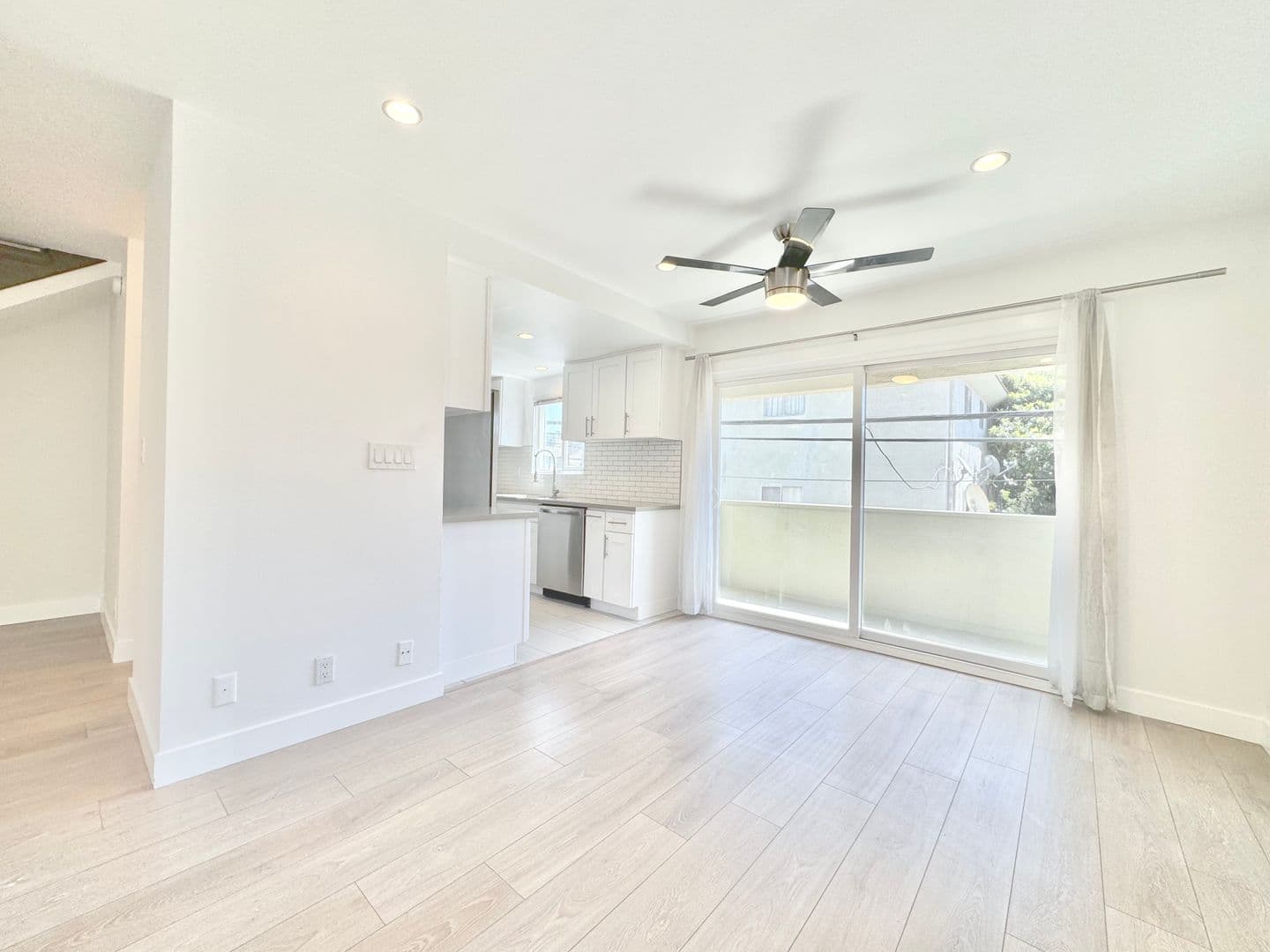 Los Angeles Apartment: 8616 Whitworth Drive