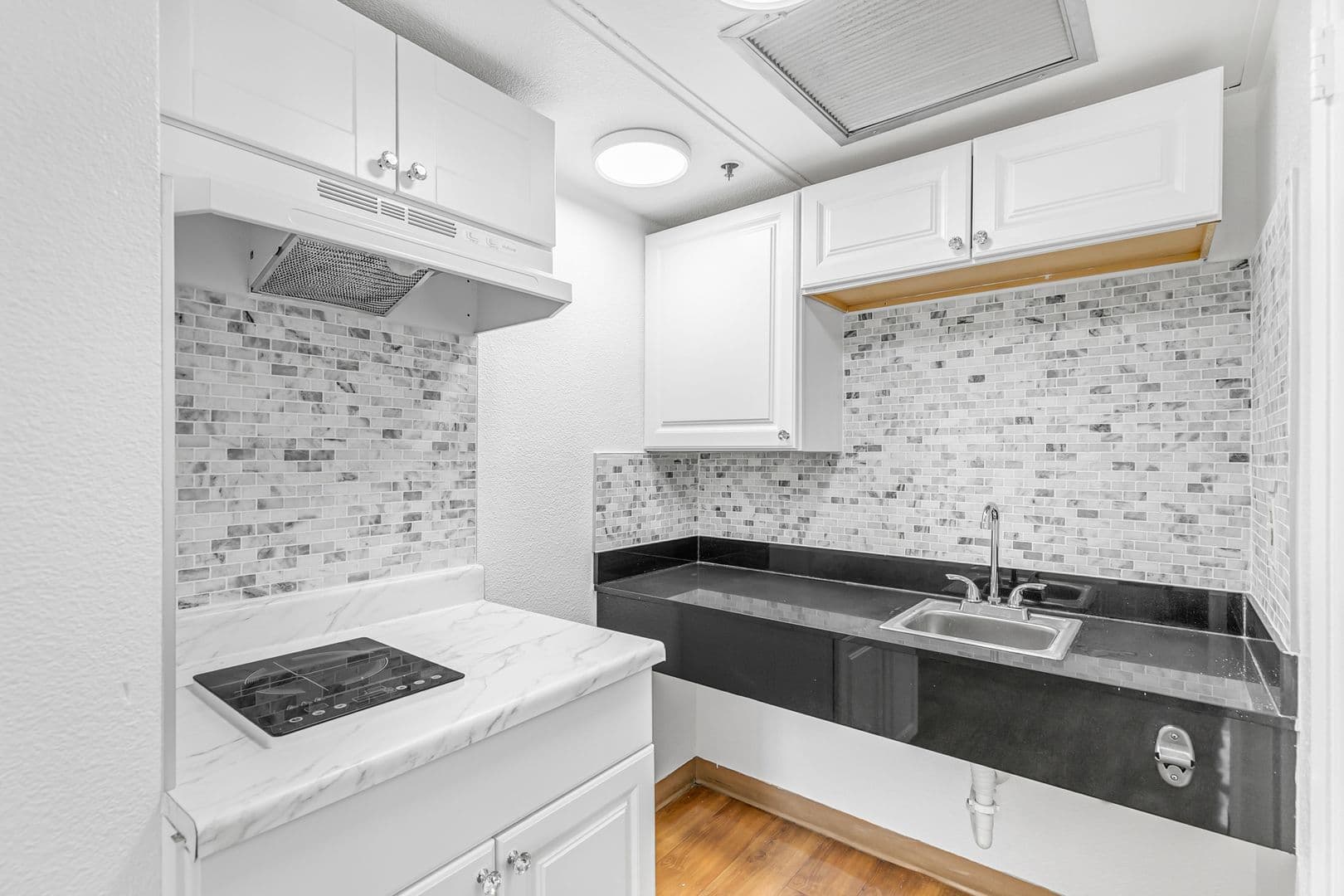 Thousand Oaks Apartment: 1516 Newbury Rd