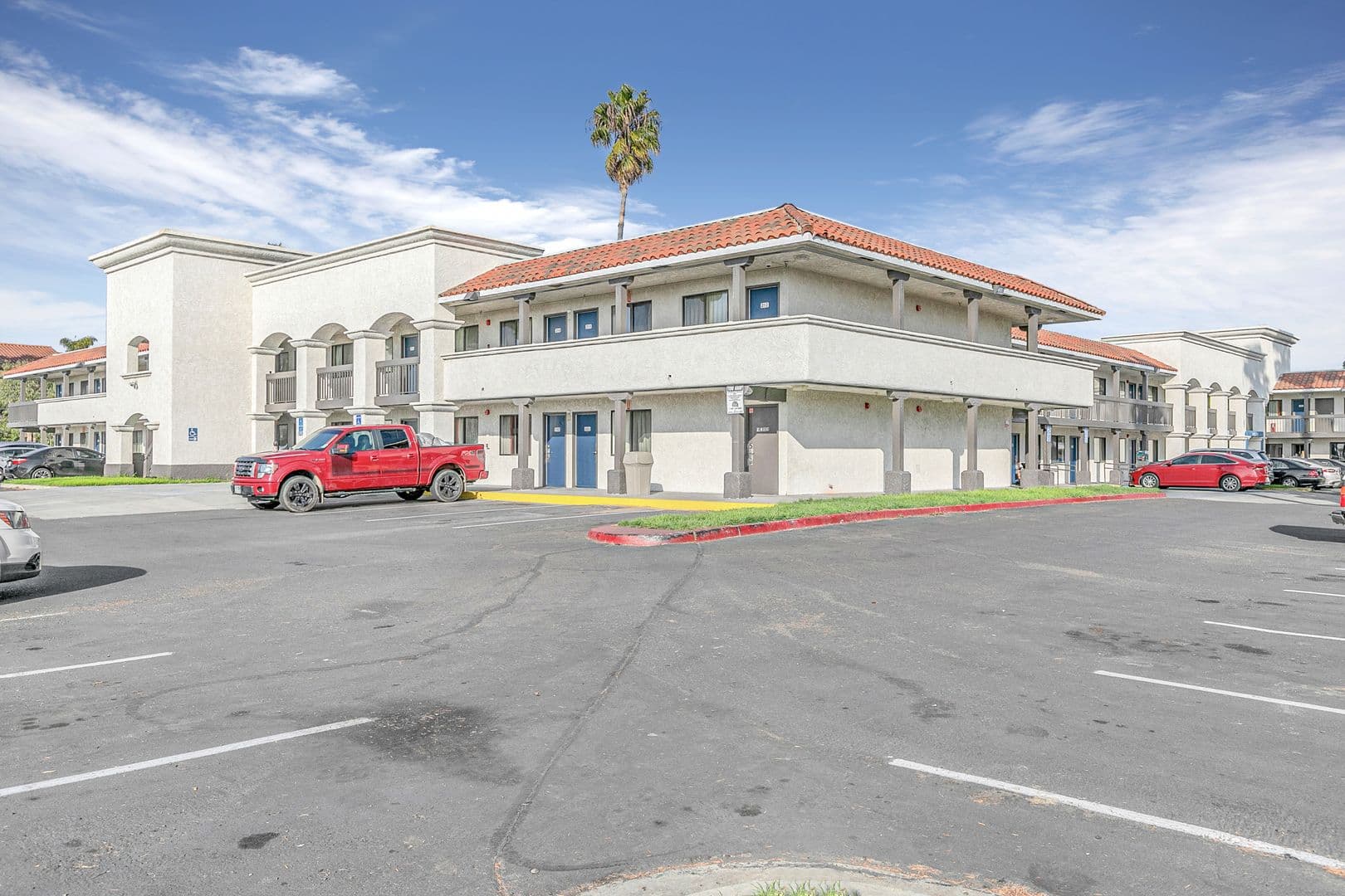 Thousand Oaks Apartment: 1516 Newbury Rd