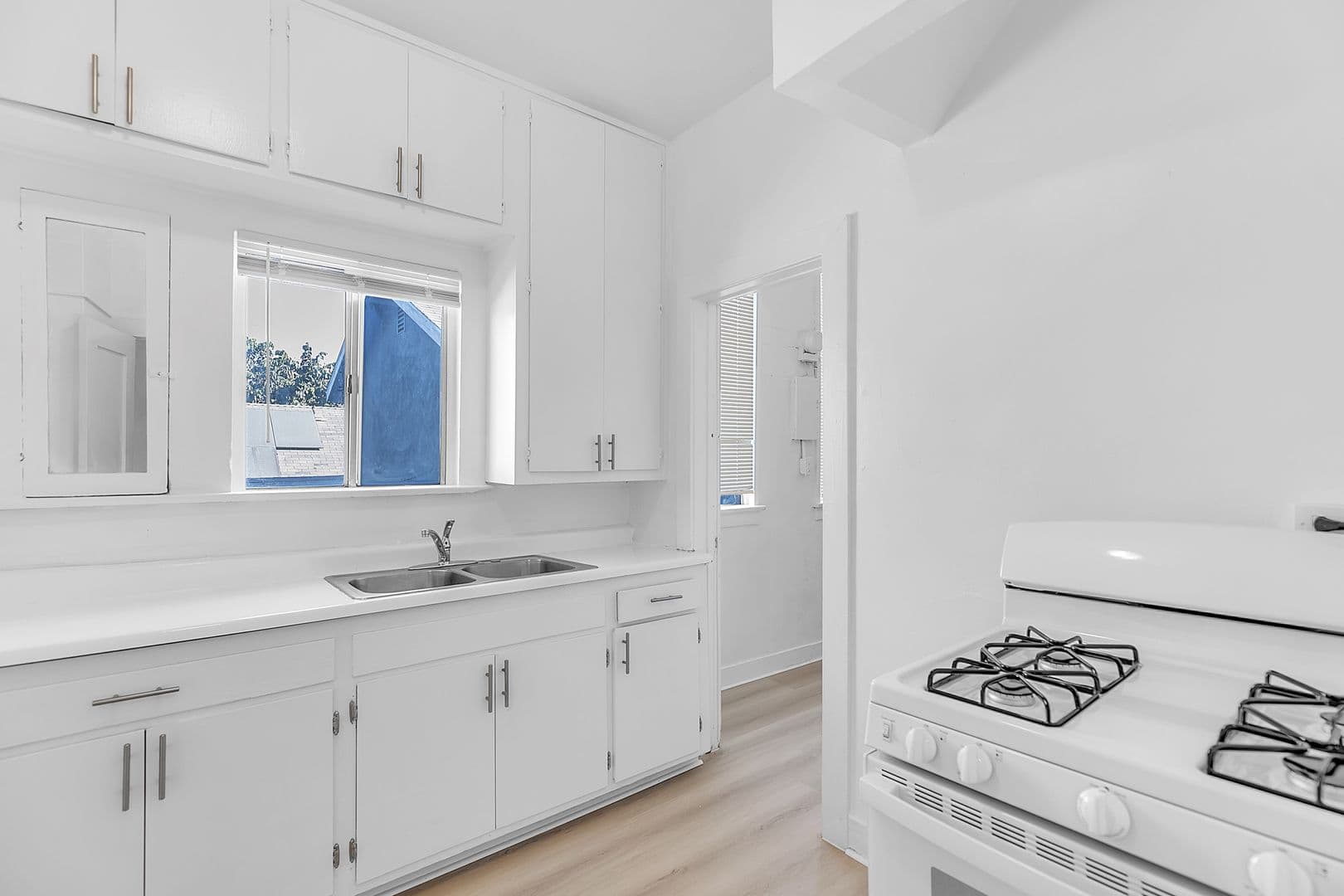 Los Angeles Apartment: 1524 E. 52nd Street