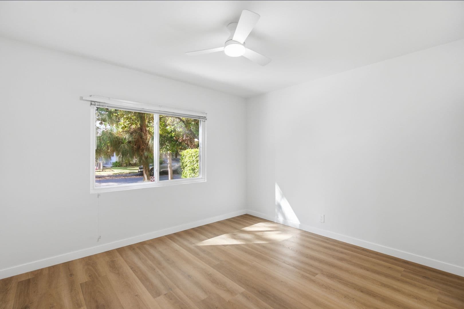 Los Angeles Apartment: 1138 Cardiff Avenue