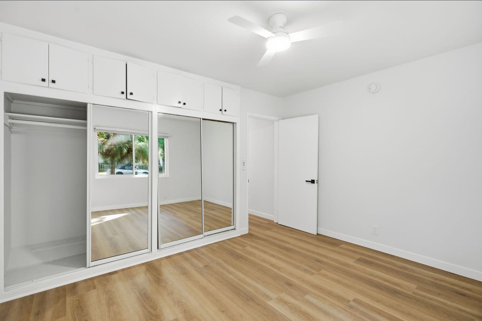 Los Angeles Apartment: 1138 Cardiff Avenue