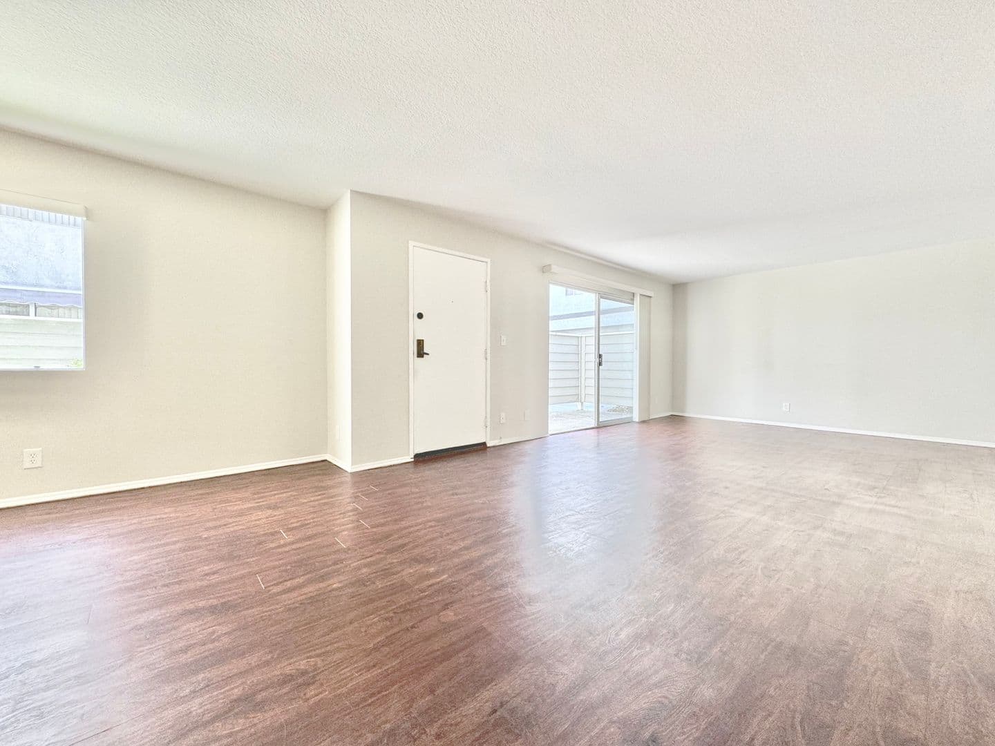 Sherman Oaks Apartment: 14455 Dickens St