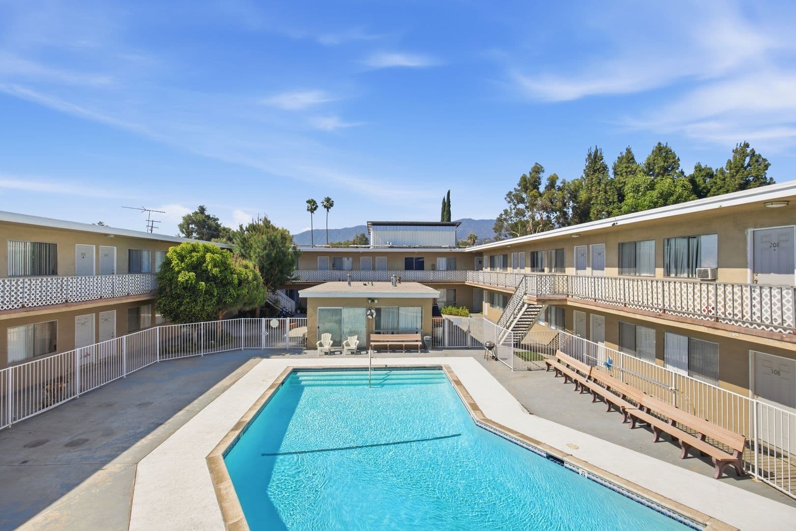 Pomona Apartment: 475 E Foothill Blvd
