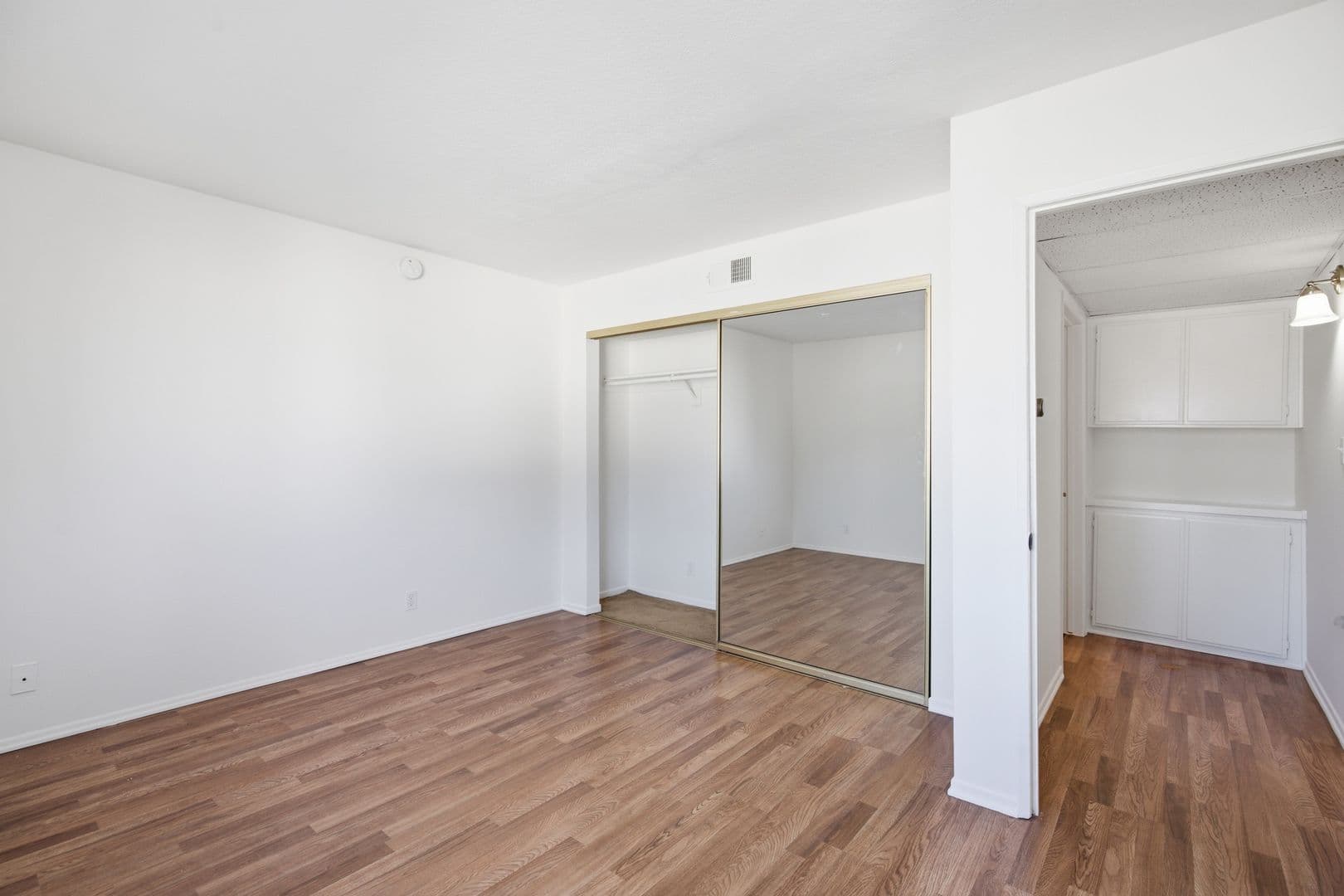 Sherman Oaks Apartment: 14455 Dickens St