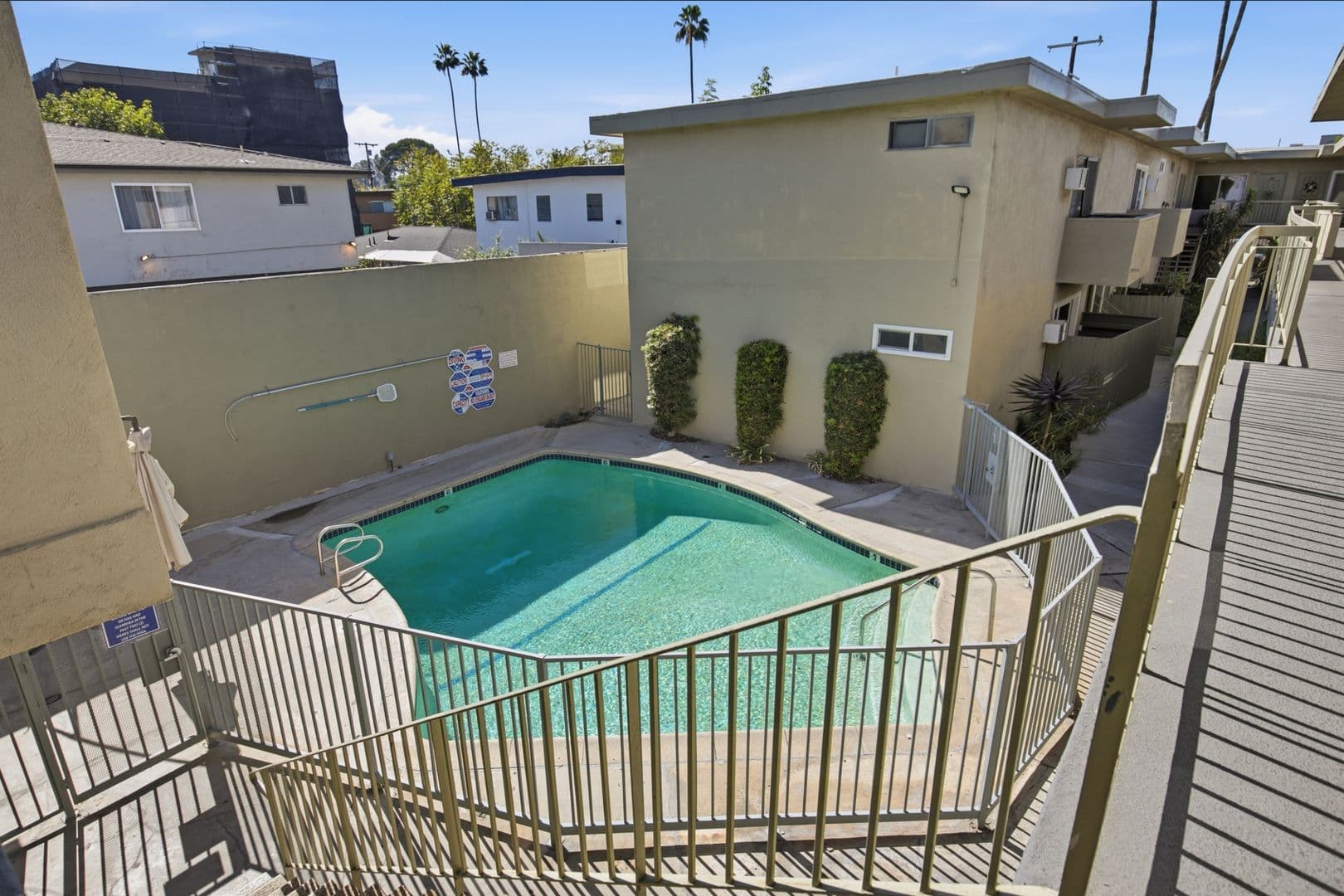 Reseda Apartment: 6632 Darby Ave