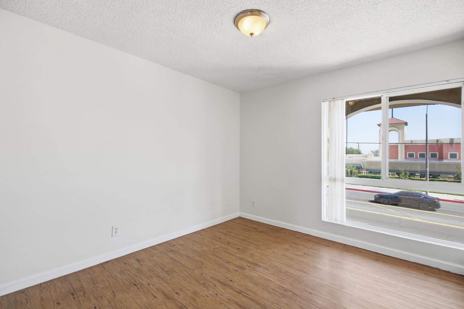 Pomona Apartment: 475 E Foothill Blvd