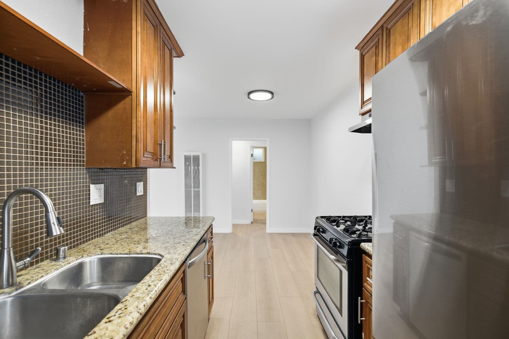 Sherman Oaks Apartment: 14616 Magnolia Blvd