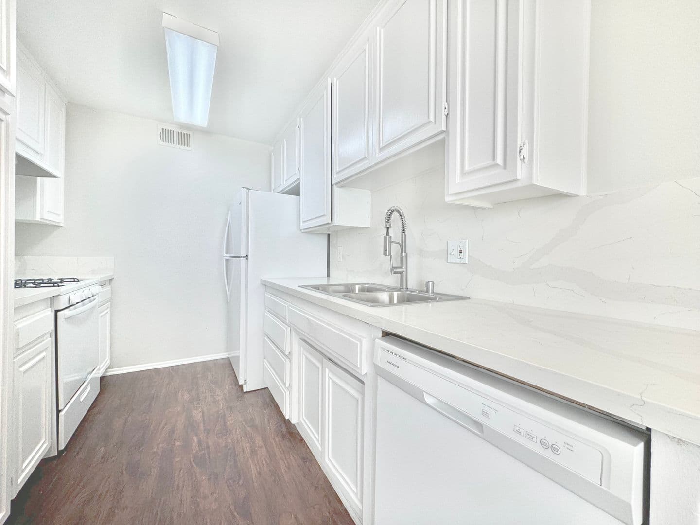 Sherman Oaks Apartment: 14455 Dickens St