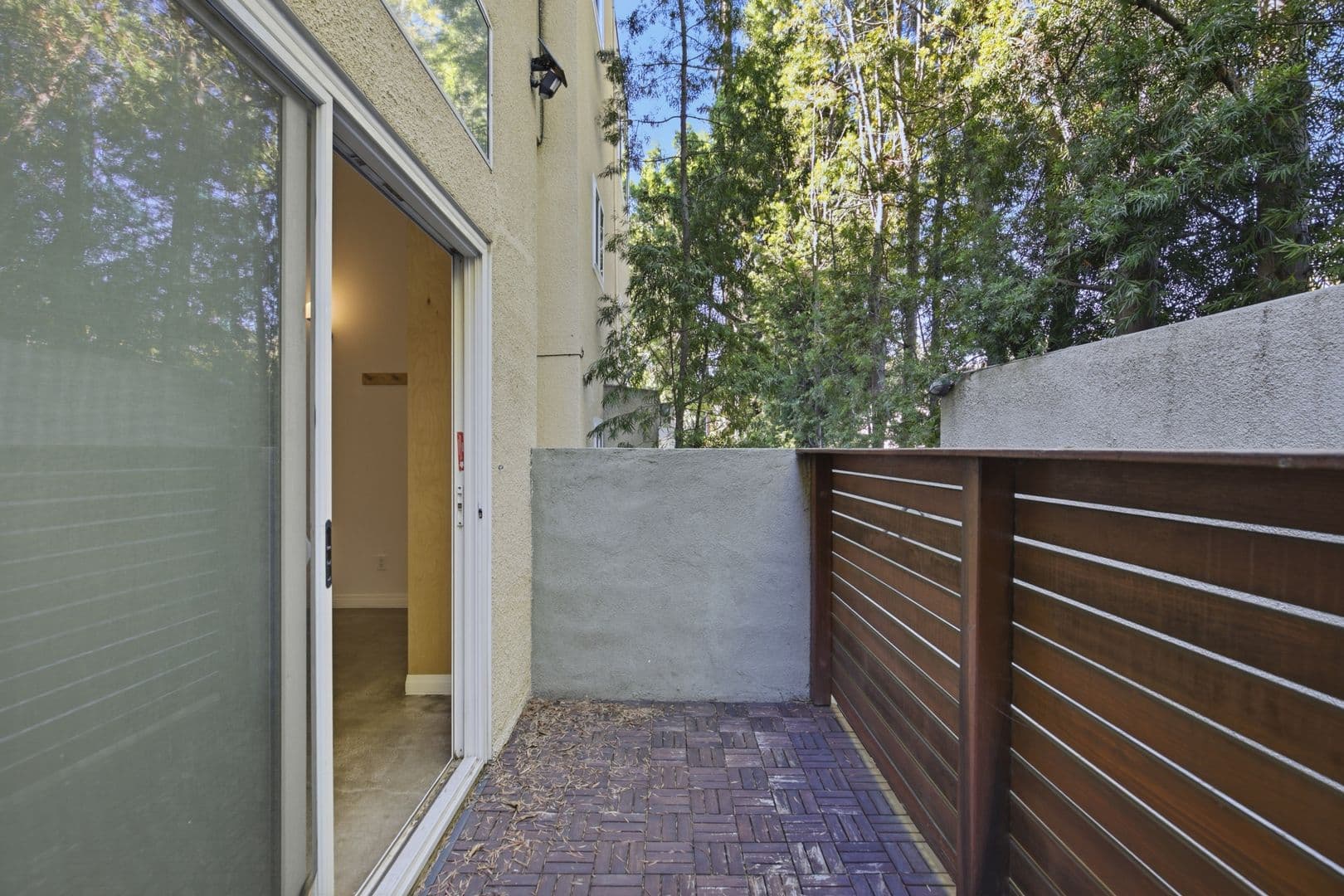 Sherman Oaks House: 4854 Coldwater Canyon Avenue #103