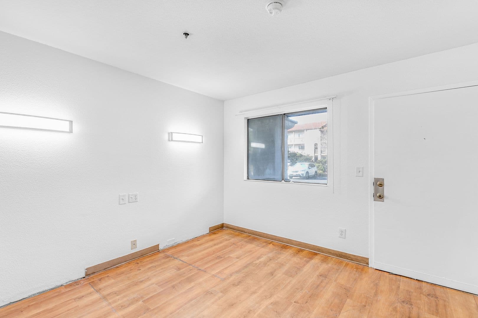 Thousand Oaks Apartment: 1516 Newbury Rd