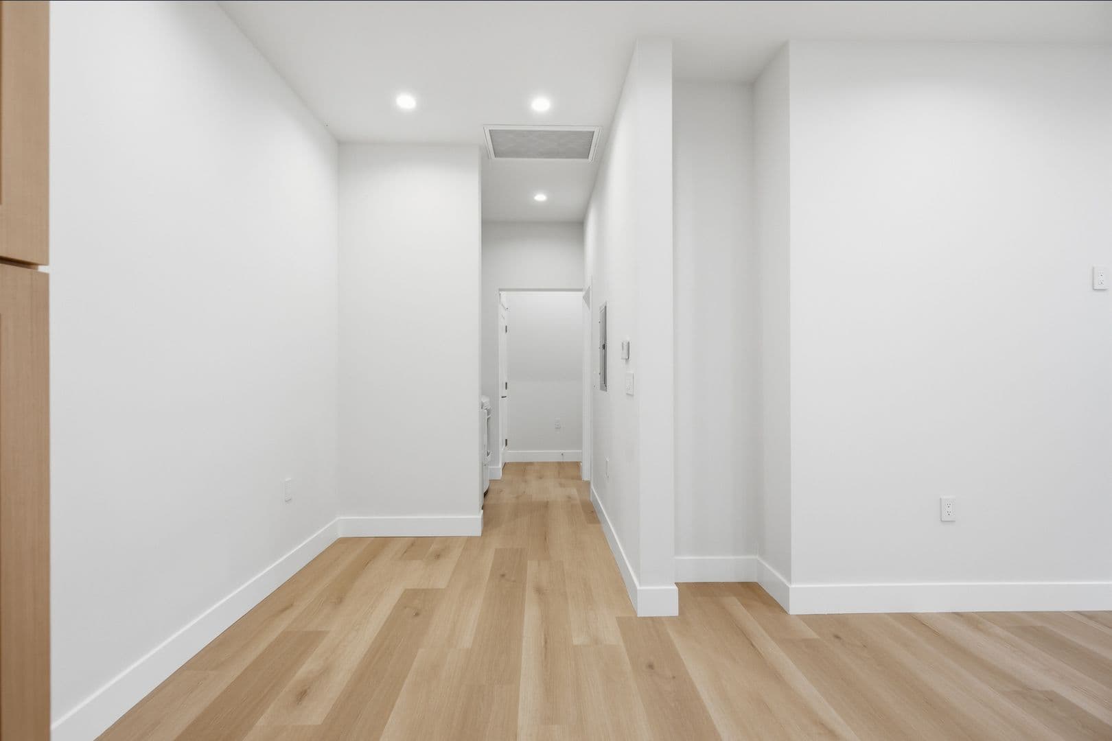 Sherman Oaks Apartment: 14007 Moorpark Street