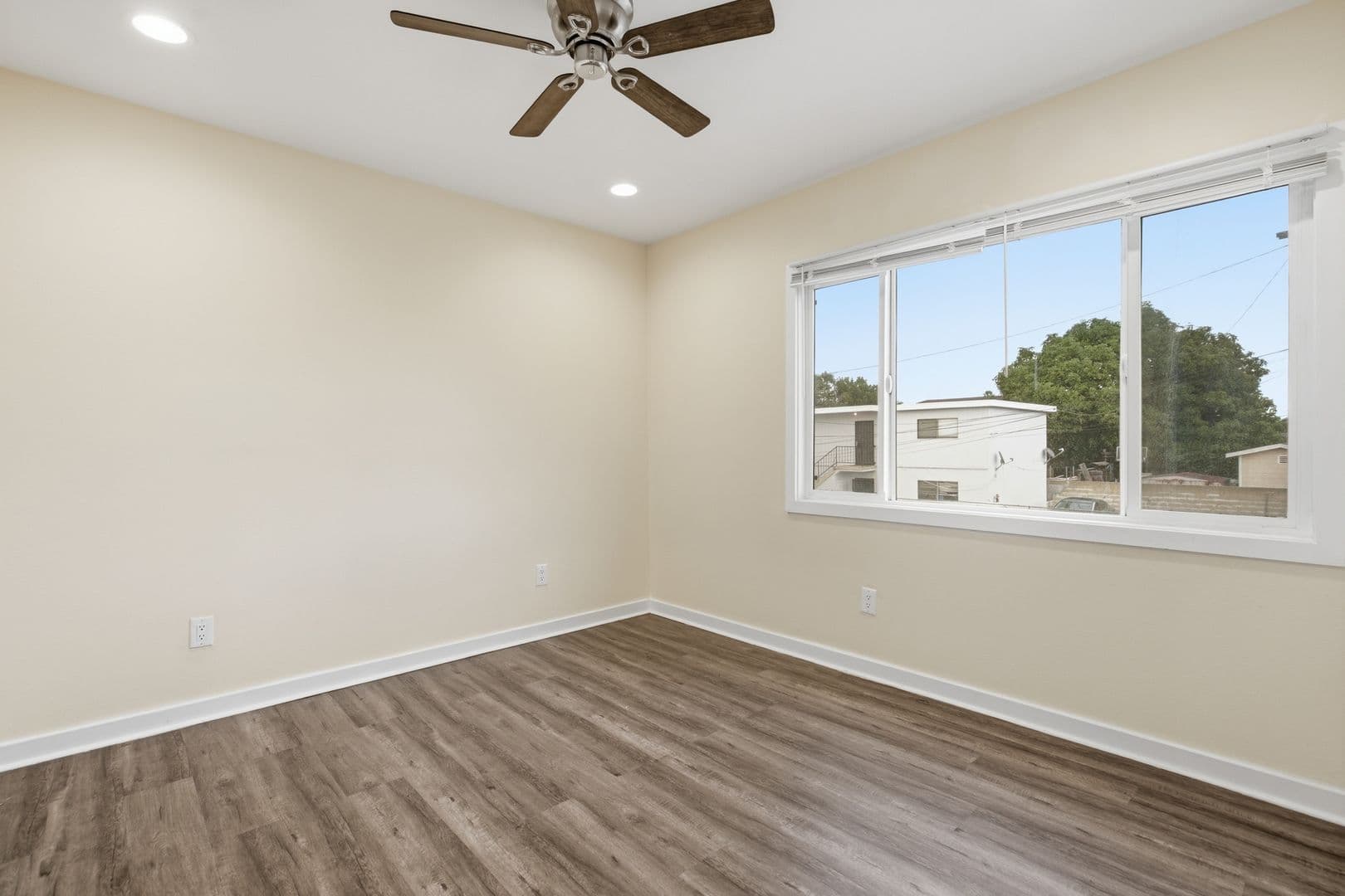 Los Angeles Apartment: 8910 S Avalon Blvd