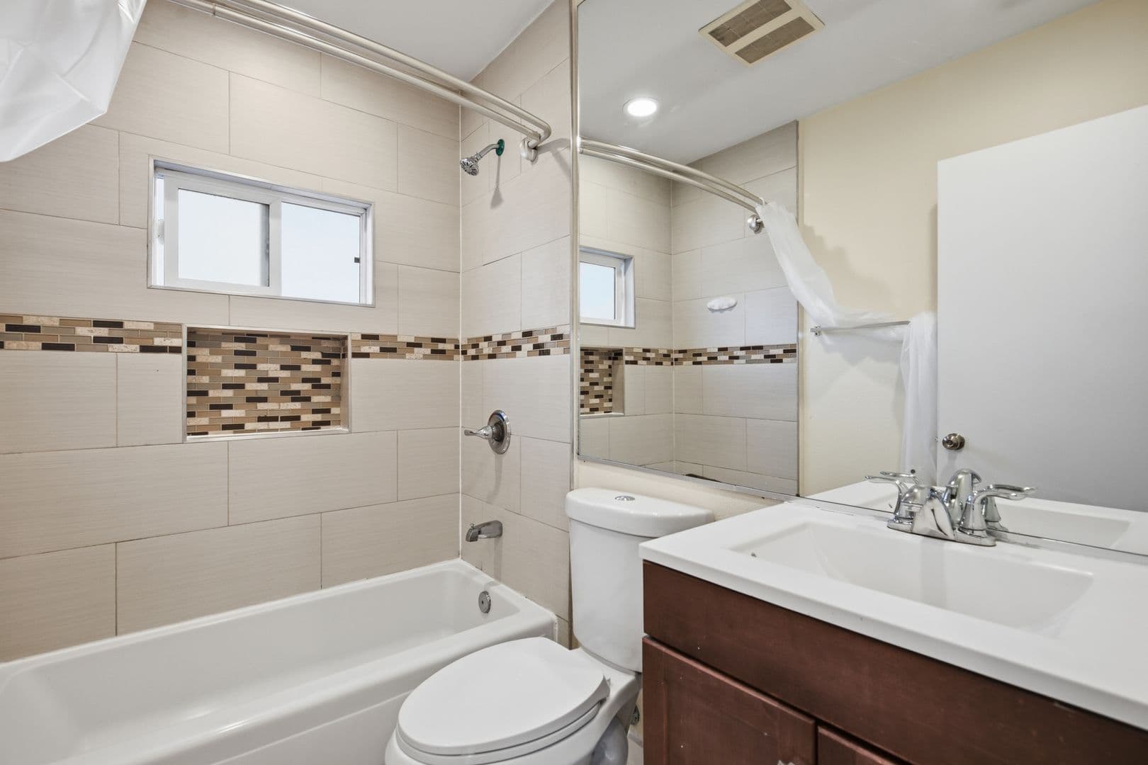 Los Angeles Apartment: 8910 S Avalon Blvd
