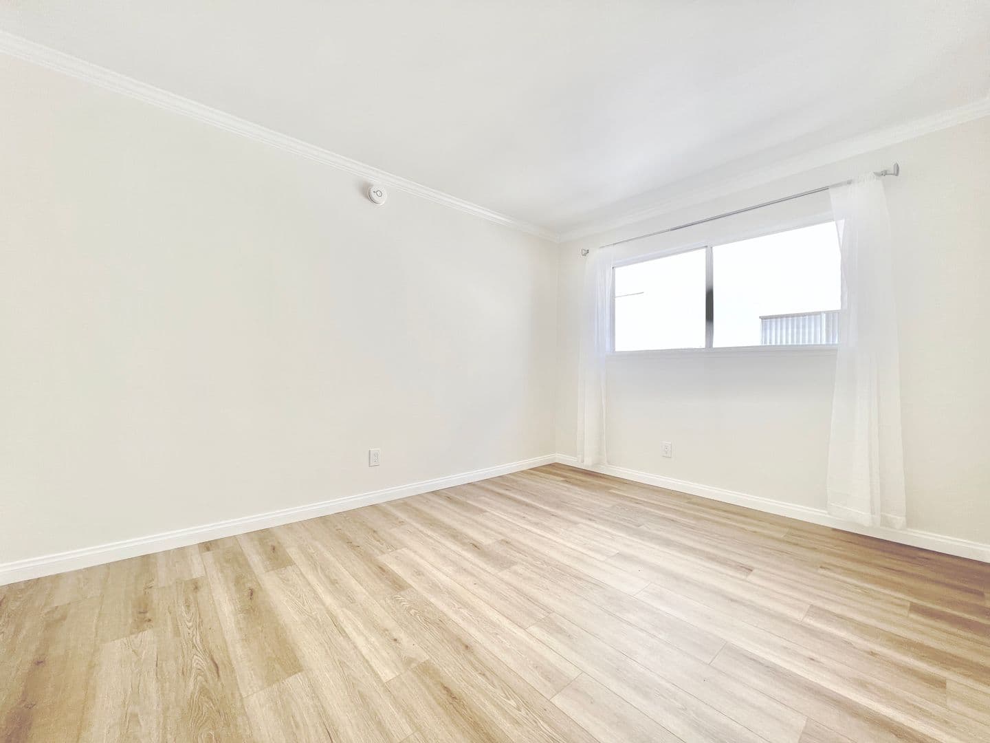 Santa Monica Apartment: 1142-1148 9th St